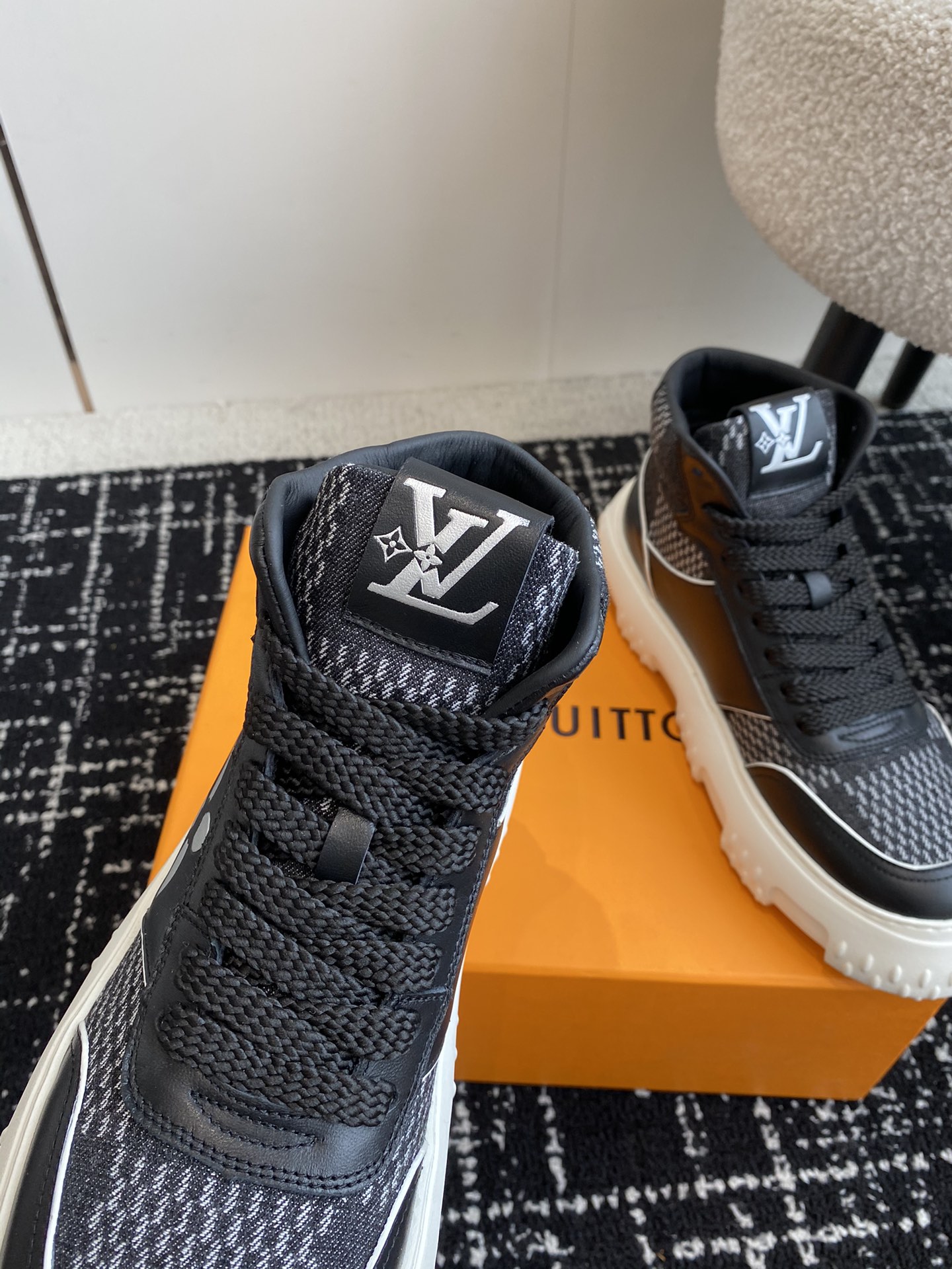 代购级LouisVuitton24ss春夏新款路易威登男款小白鞋休闲鞋运动鞋原版9650购入开发做货驴牌