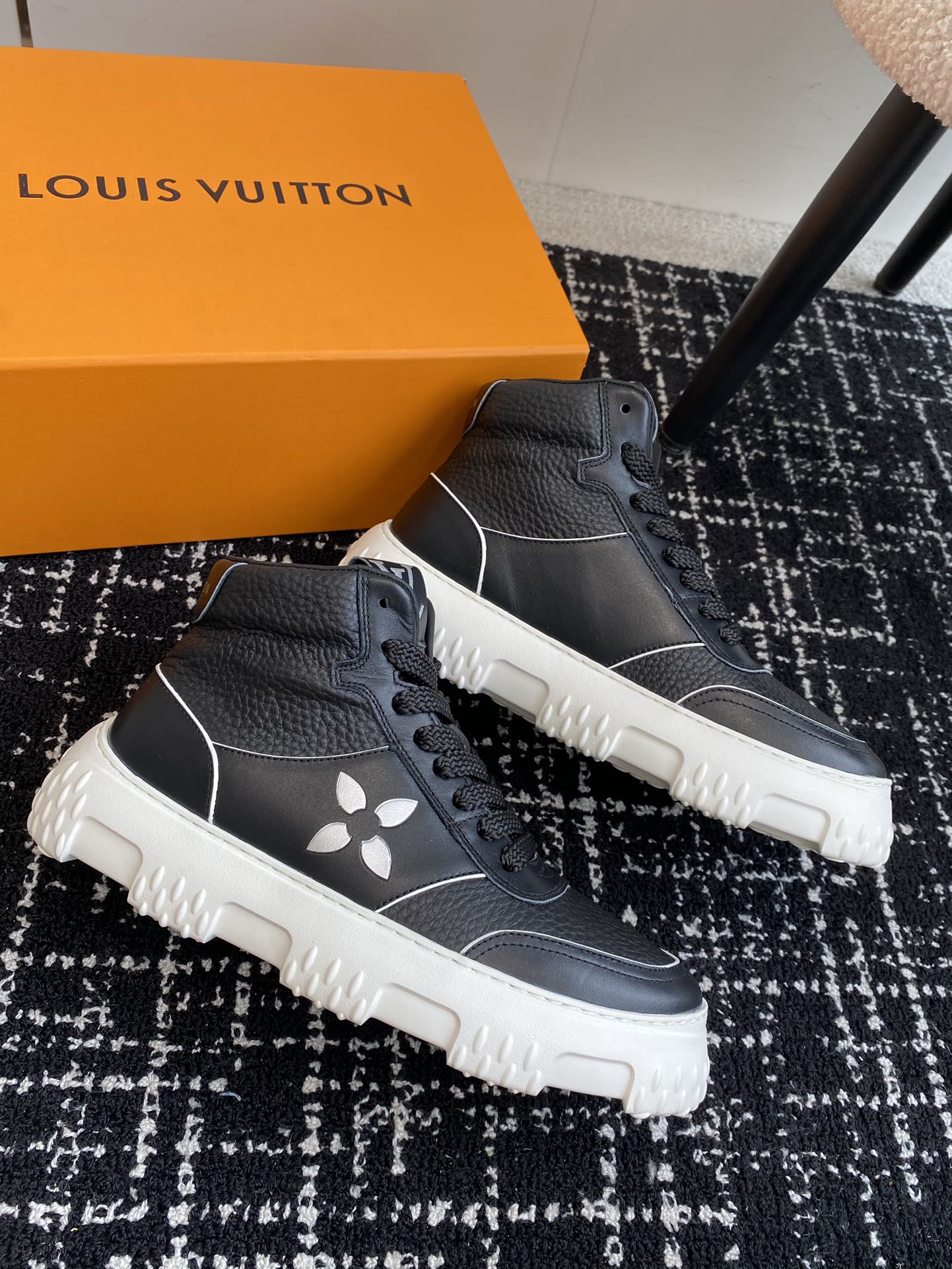 代购级LouisVuitton24ss春夏新款路易威登男款小白鞋休闲鞋运动鞋原版9650购入开发做货驴牌