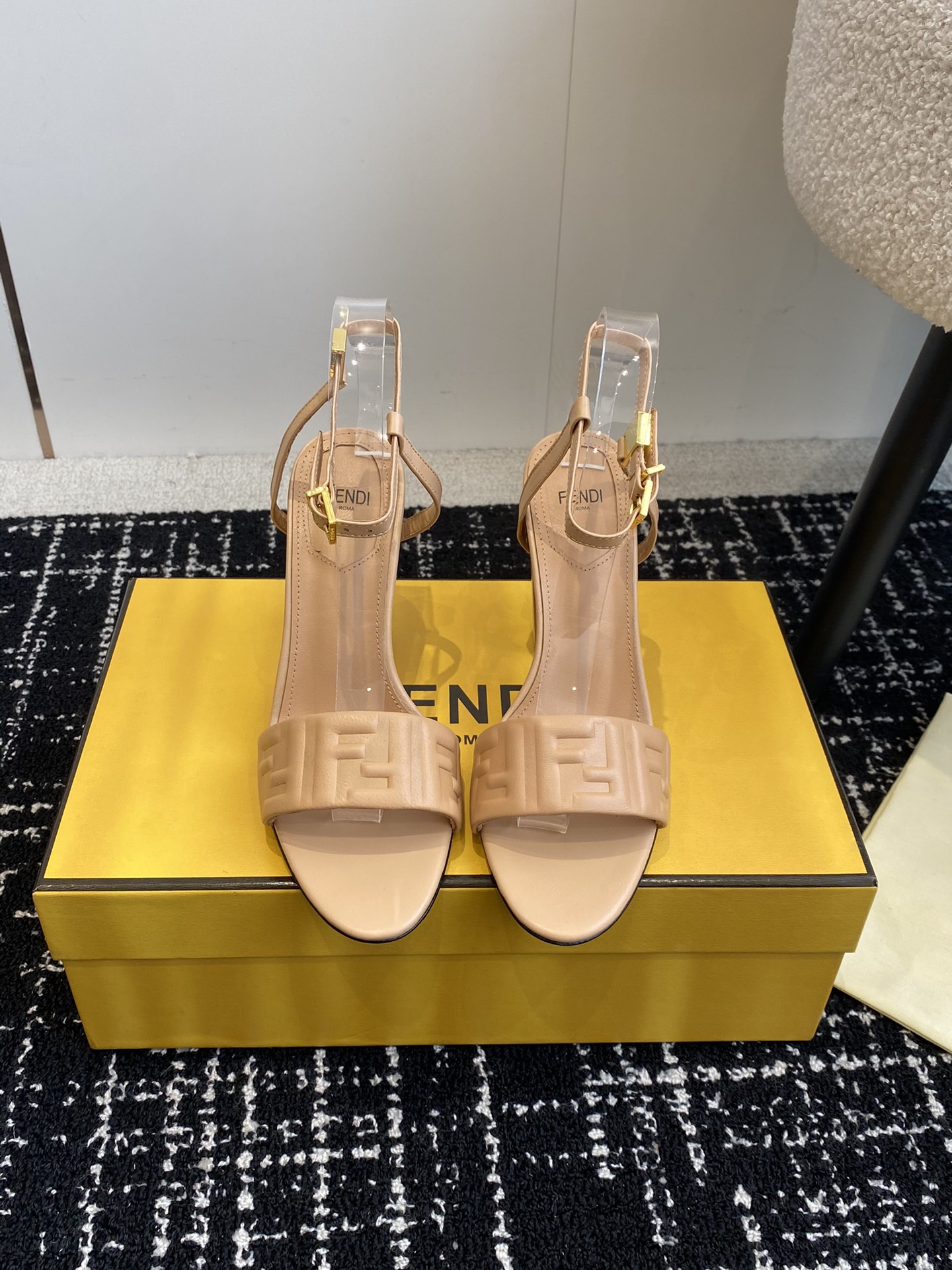 Fendi Schoenen Hoge Hakken Sandalen Koeienhuid Echt leer Schapenvacht