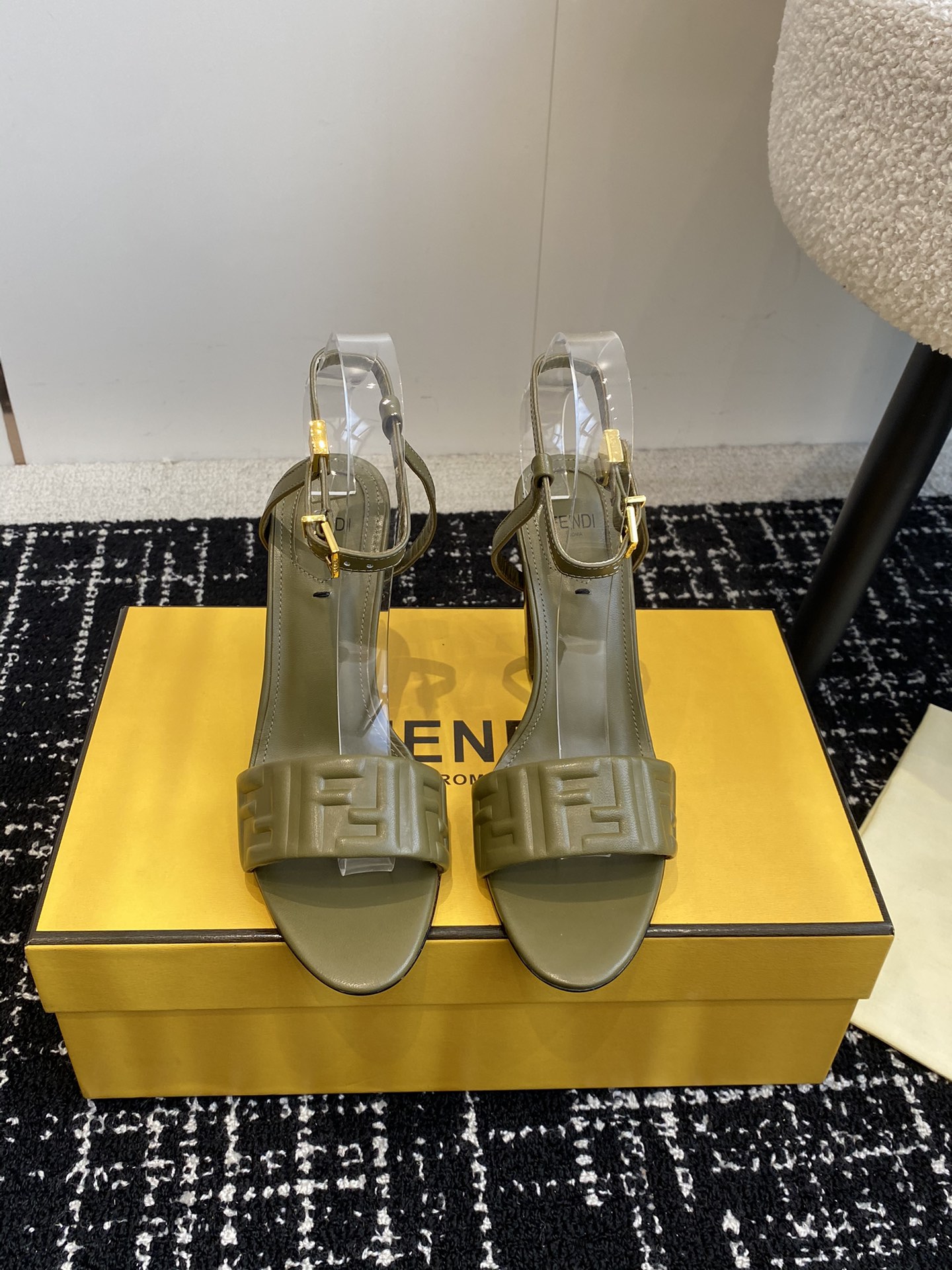 Fendi Schoenen Hoge Hakken Sandalen Koeienhuid Echt leer Schapenvacht