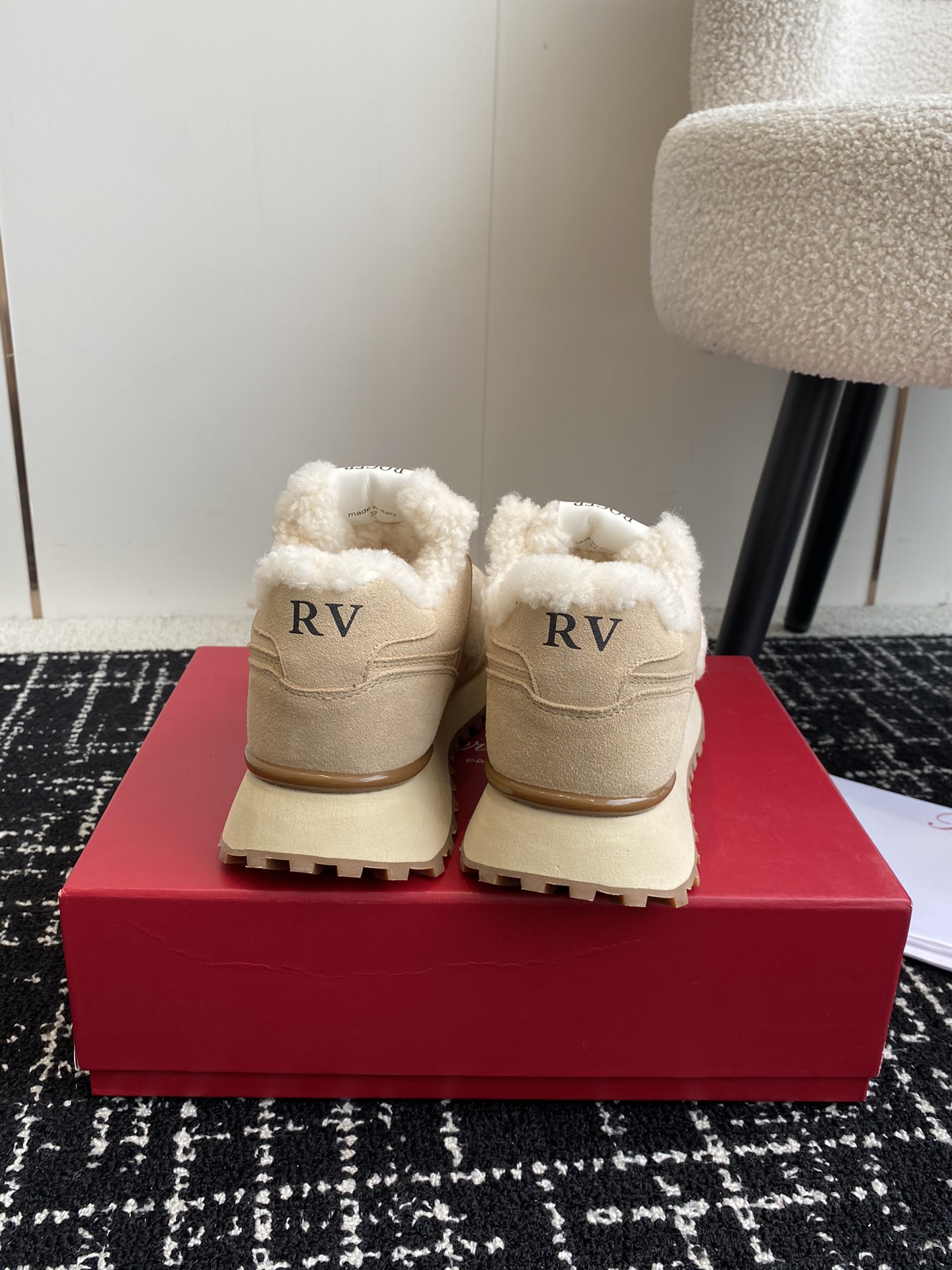 代购级Rogervivier24秋冬毛毛运动鞋皮毛一体的材质营造了浓浓的秋冬氛围感时髦单品好穿又舒适️妥