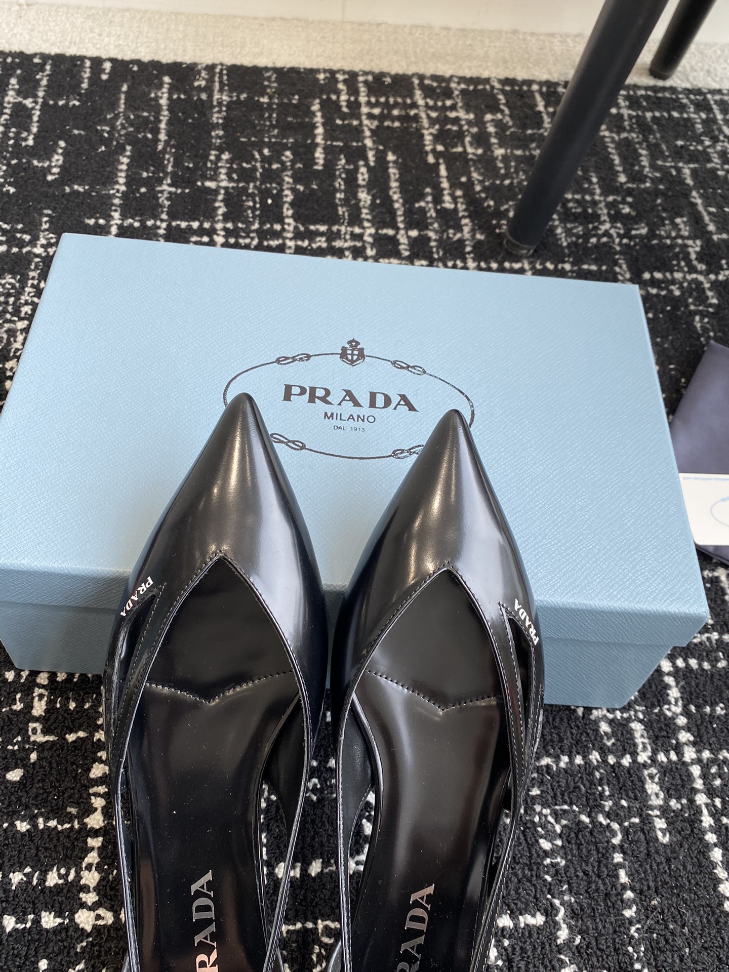 代购级Prada25ss早春新款绝美尖头跟鞋时尚界久违的极简之美经典时尚配色毫不费力的优雅风来袭时髦精致