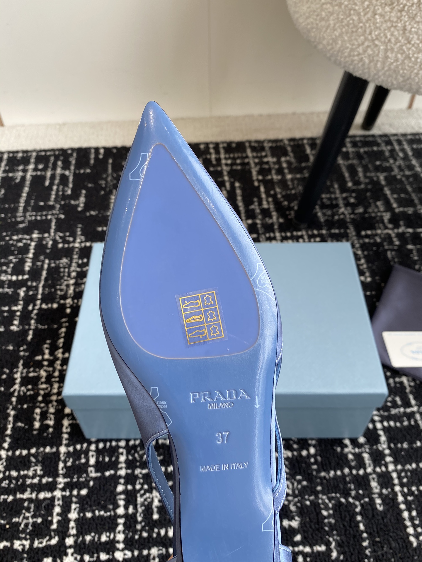 代购级Prada25ss早春新款绝美尖头跟鞋时尚界久违的极简之美经典时尚配色毫不费力的优雅风来袭时髦精致