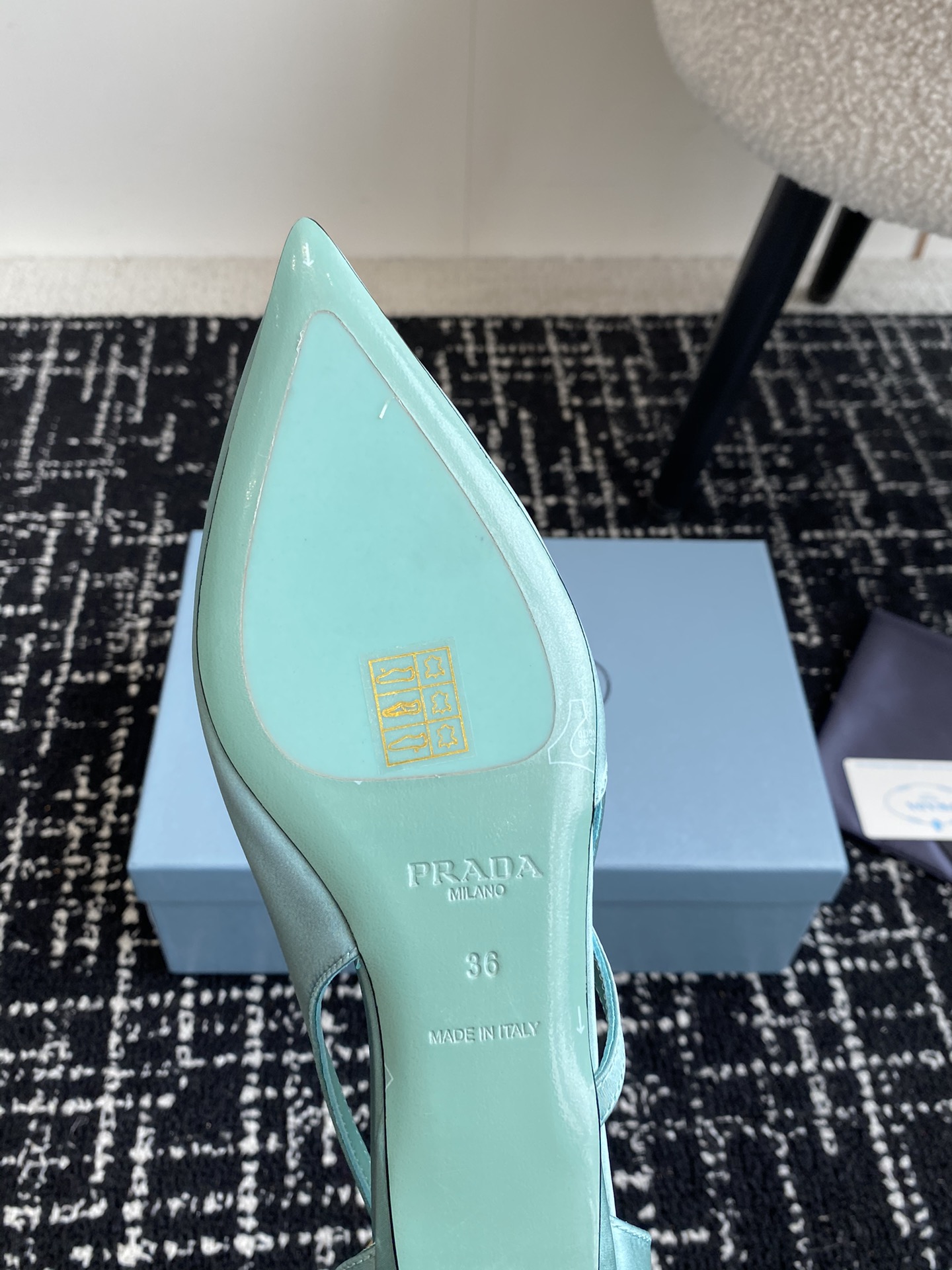 代购级Prada25ss早春新款绝美尖头跟鞋时尚界久违的极简之美经典时尚配色毫不费力的优雅风来袭时髦精致