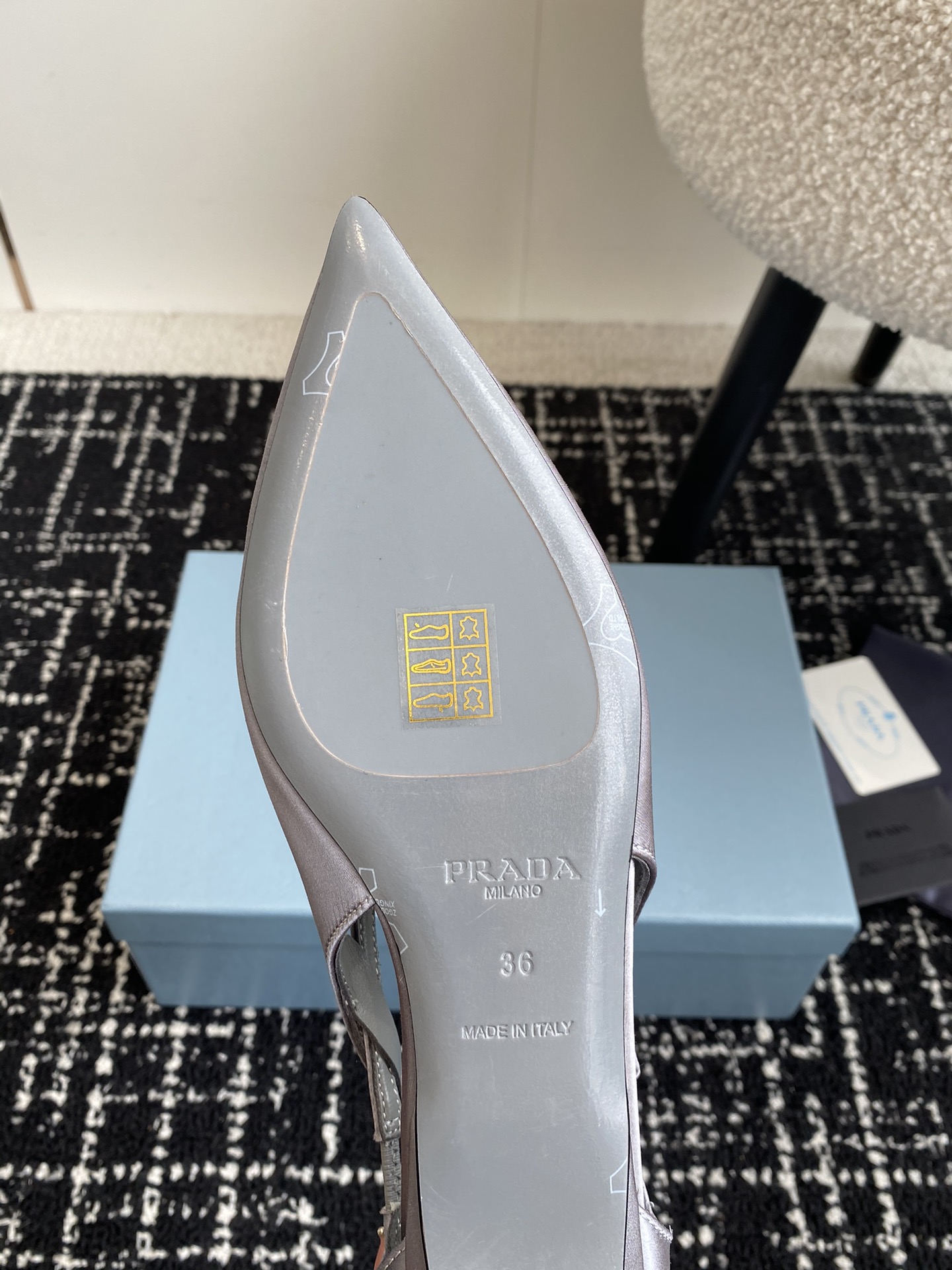 代购级Prada25ss早春新款绝美尖头跟鞋时尚界久违的极简之美经典时尚配色毫不费力的优雅风来袭时髦精致