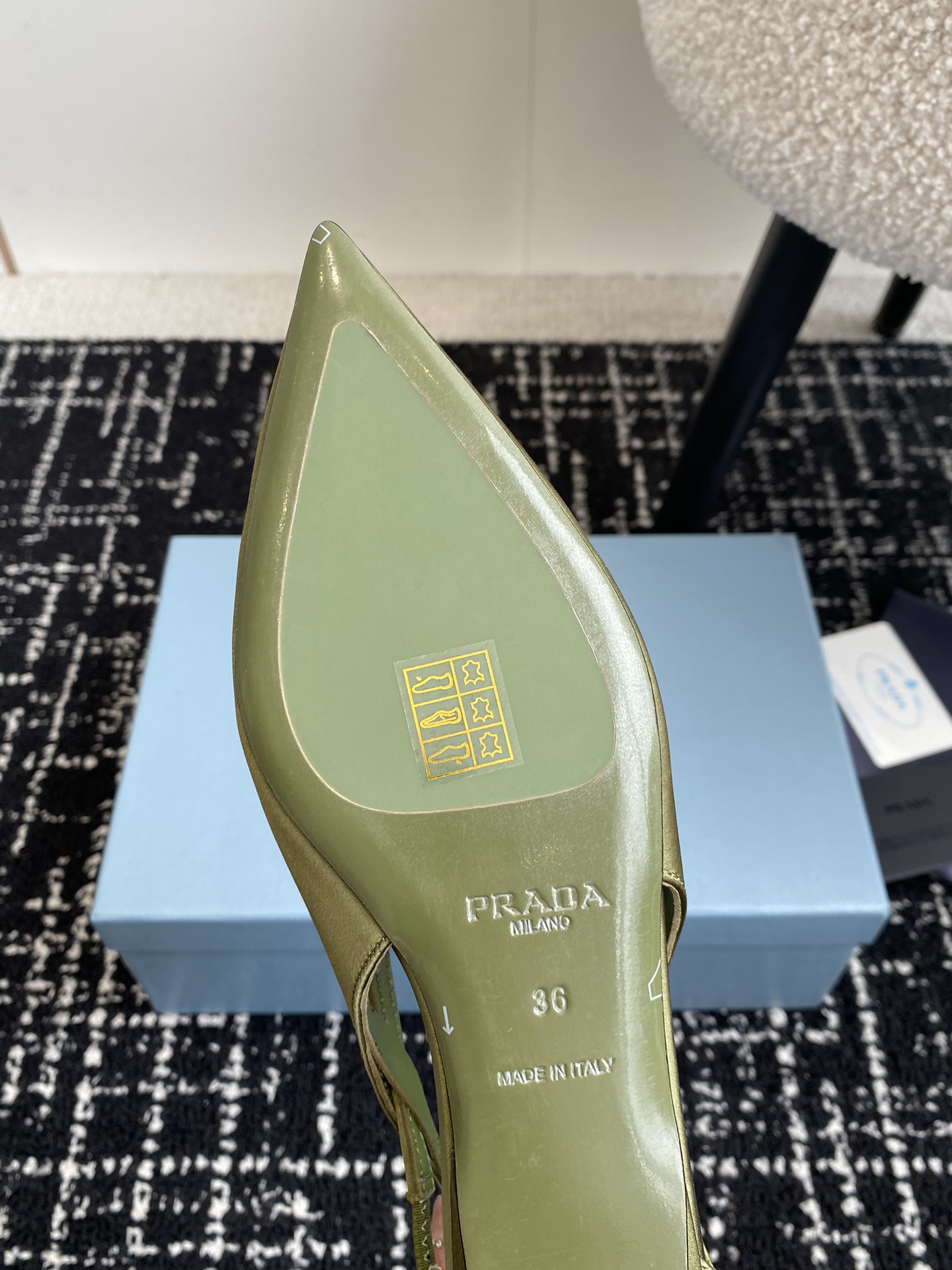 代购级Prada25ss早春新款绝美尖头跟鞋时尚界久违的极简之美经典时尚配色毫不费力的优雅风来袭时髦精致