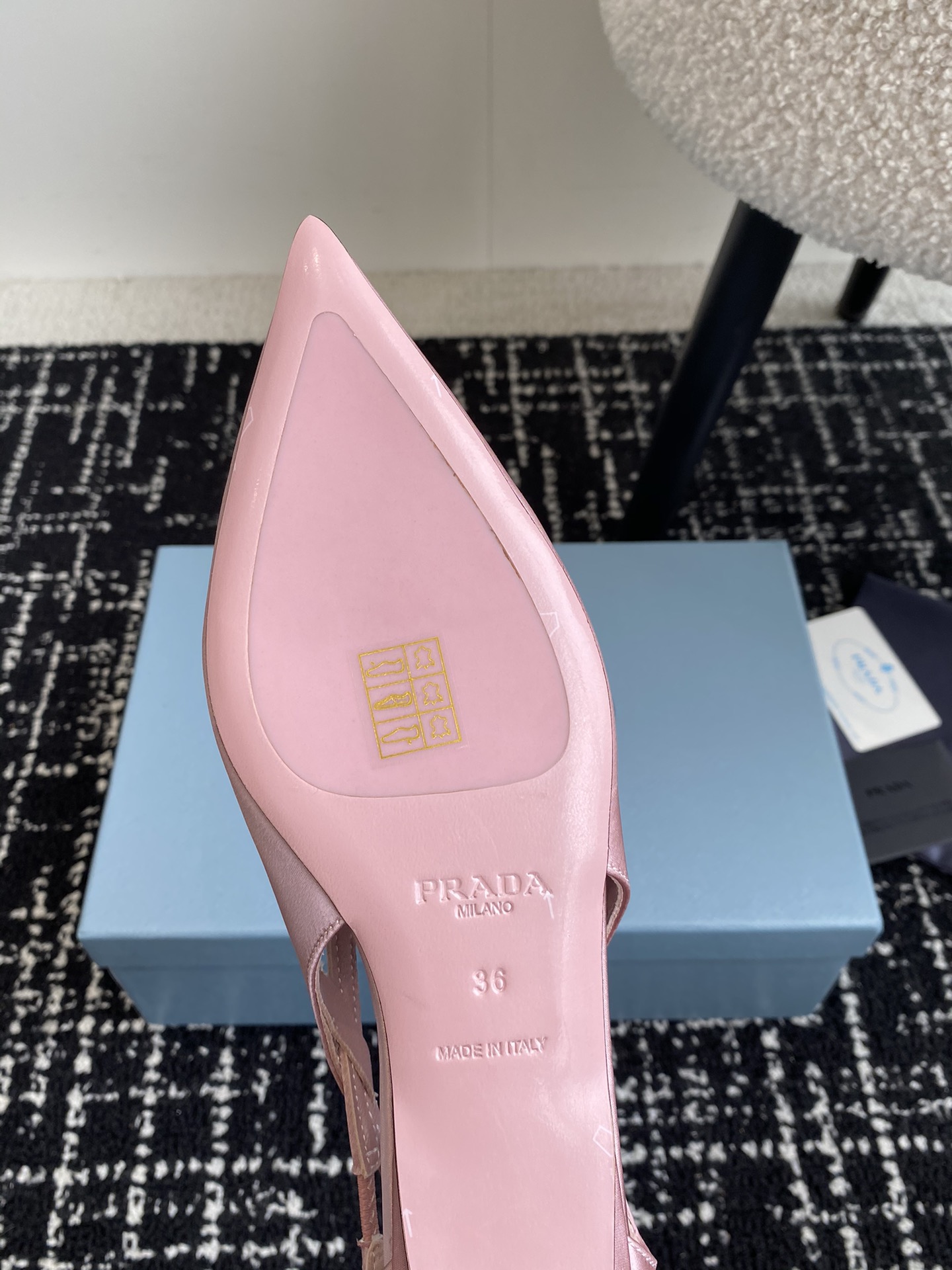 代购级Prada25ss早春新款绝美尖头跟鞋时尚界久违的极简之美经典时尚配色毫不费力的优雅风来袭时髦精致