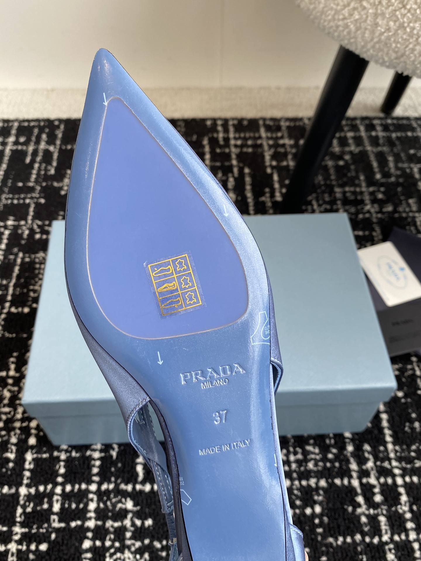 代购级Prada25ss早春新款绝美尖头跟鞋时尚界久违的极简之美经典时尚配色毫不费力的优雅风来袭时髦精致