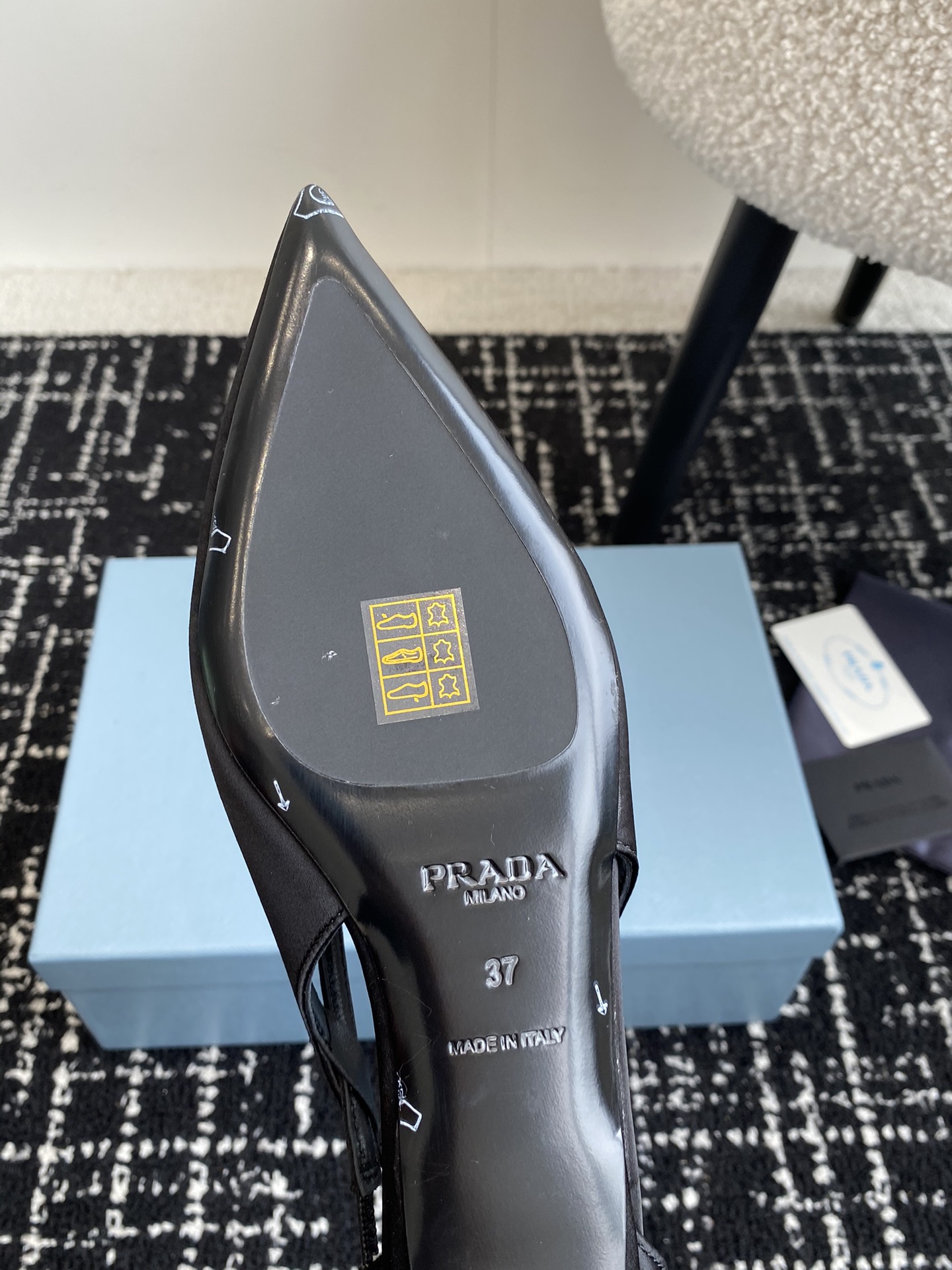 代购级Prada25ss早春新款绝美尖头跟鞋时尚界久违的极简之美经典时尚配色毫不费力的优雅风来袭时髦精致