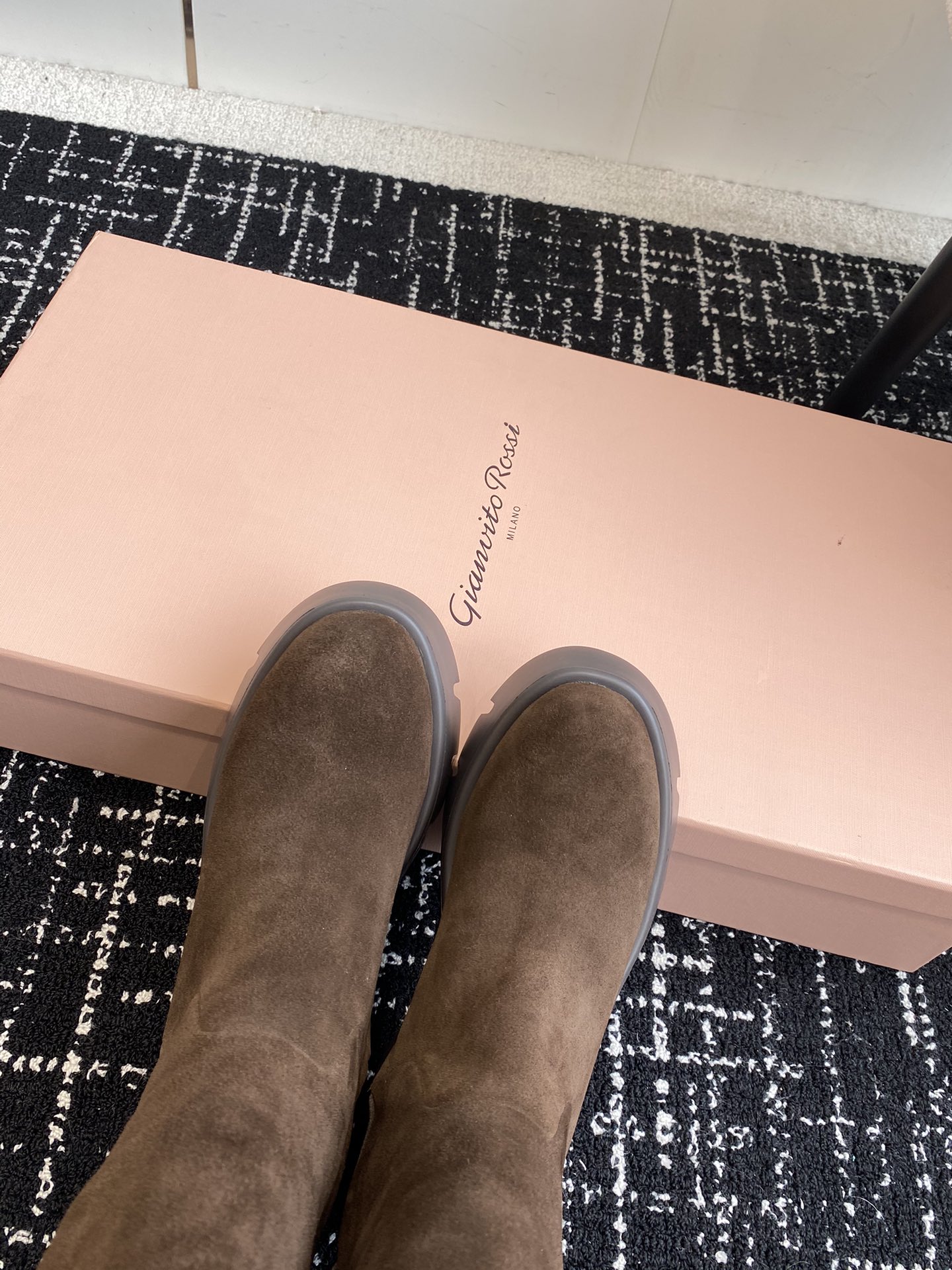 Stylish Gianvito Rosesi Calf Skin Boots for Fall and Winter - 图片 7