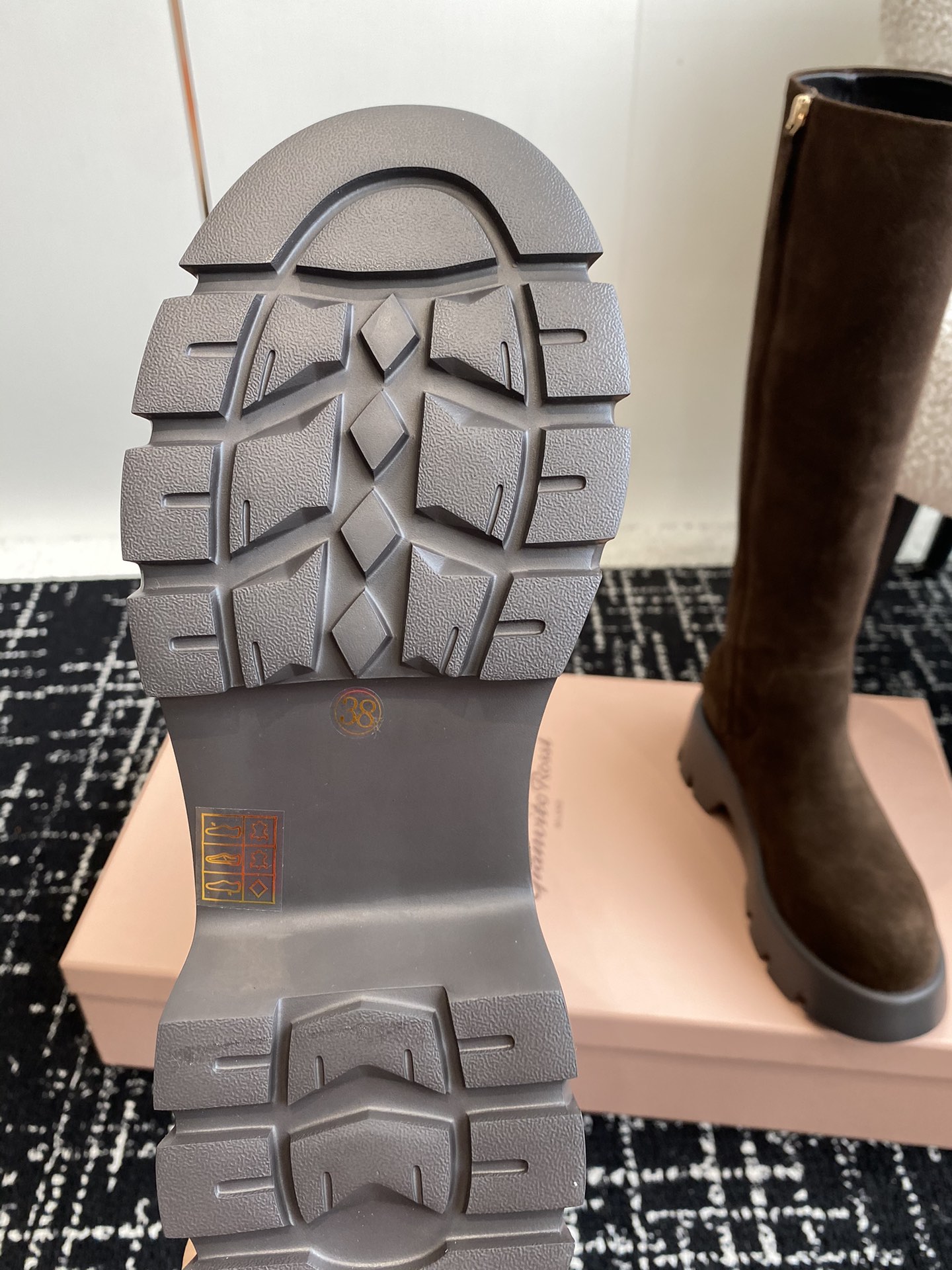 Stylish Gianvito Rosesi Calf Skin Boots for Fall and Winter - 图片 9