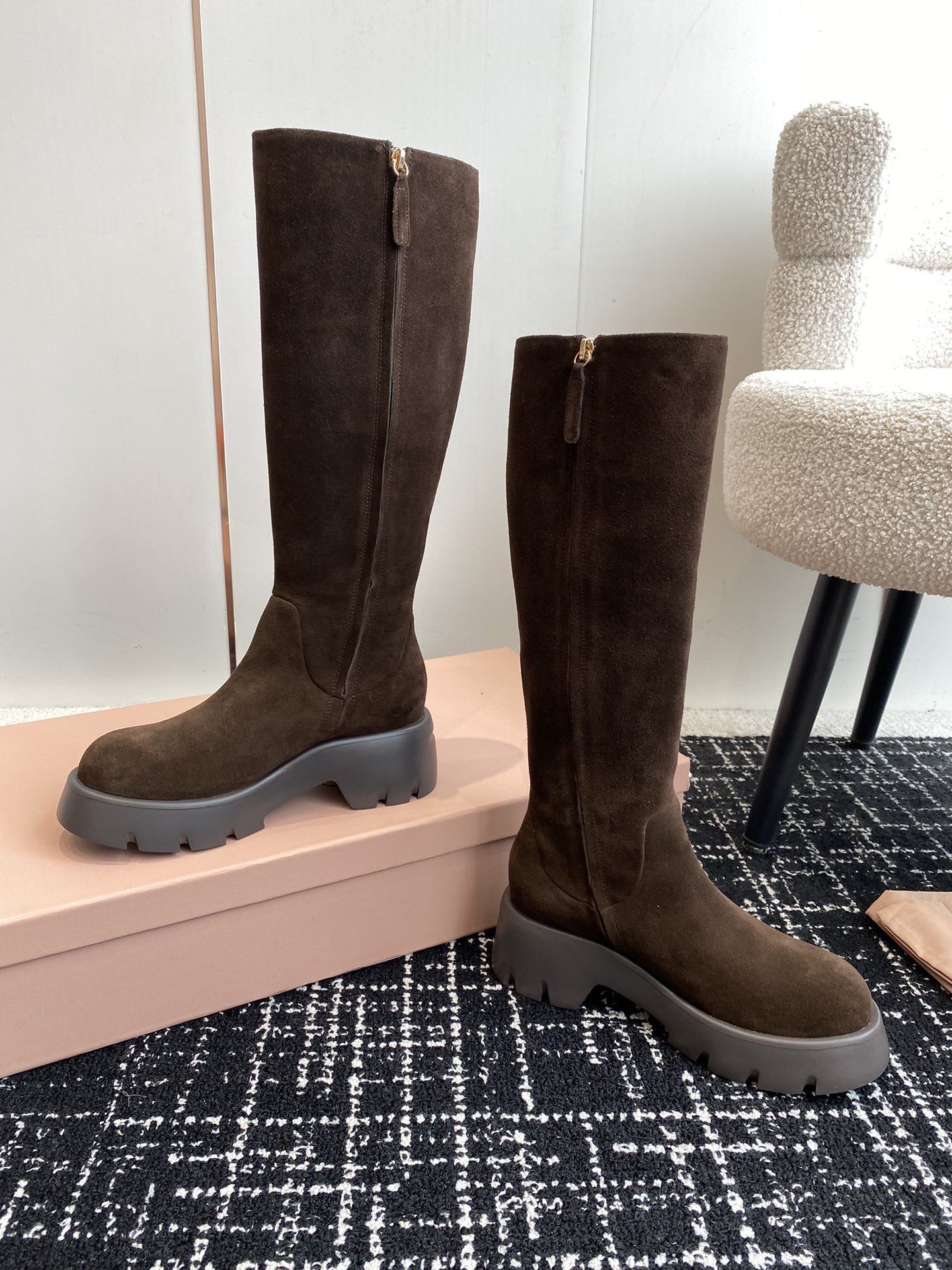 Stylish Gianvito Rosesi Calf Skin Boots for Fall and Winter - 图片 4