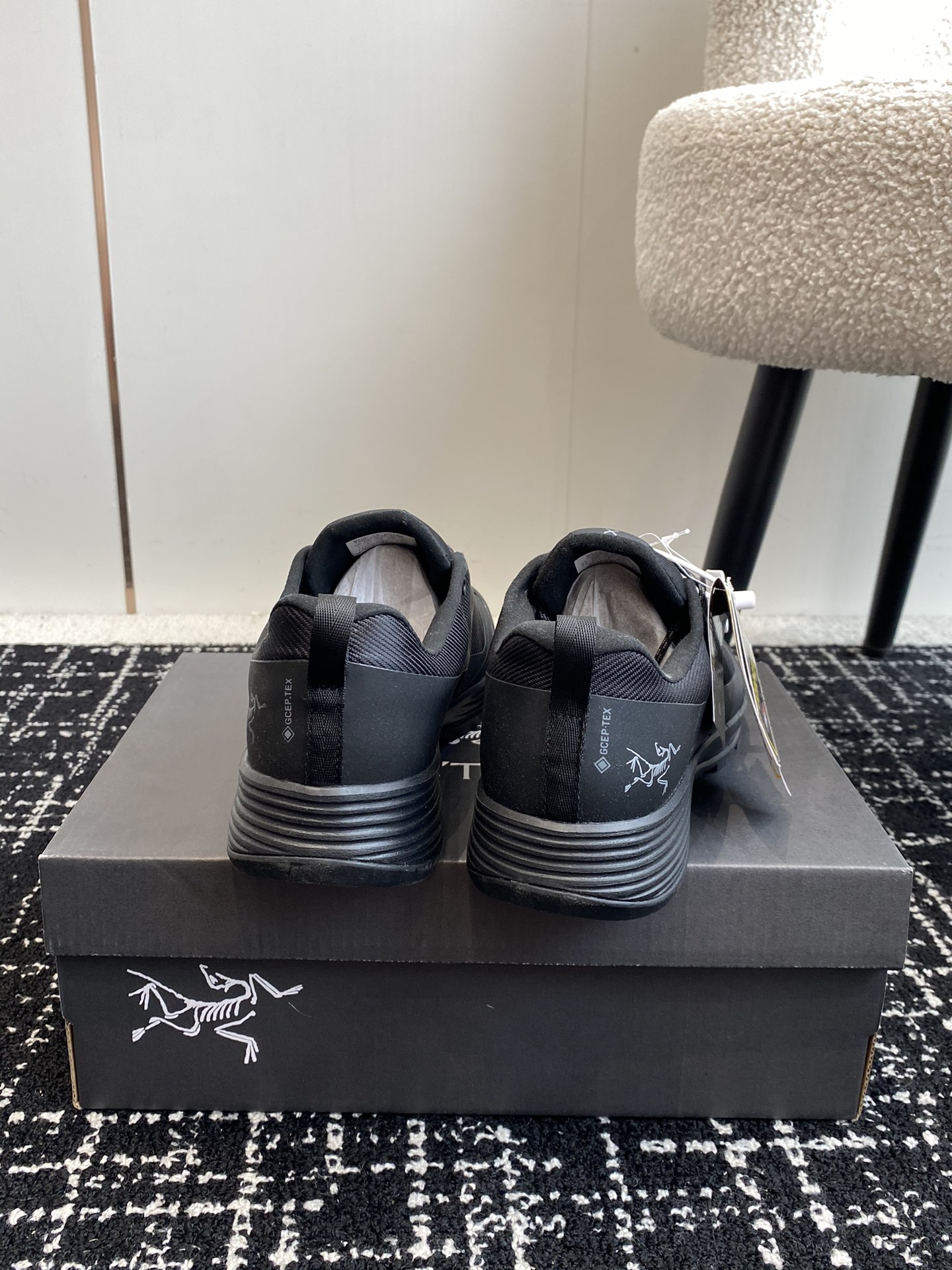 Aeros FL ARCTERYX Shoe: Synthetic Box Packaging, Durable Structure, Ventilated, OrthoLite Pads, Vibram Sole - 图片 8