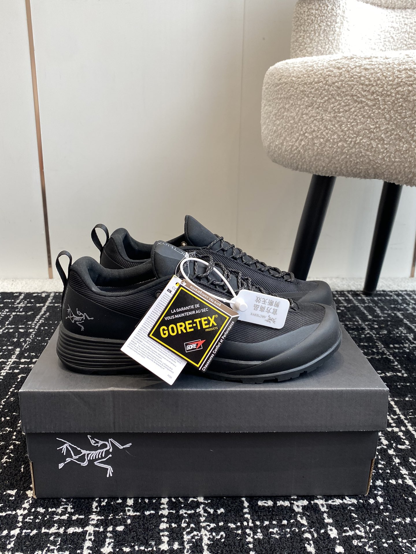 Aeros FL ARCTERYX Shoe: Synthetic Box Packaging, Durable Structure, Ventilated, OrthoLite Pads, Vibram Sole - 图片 2