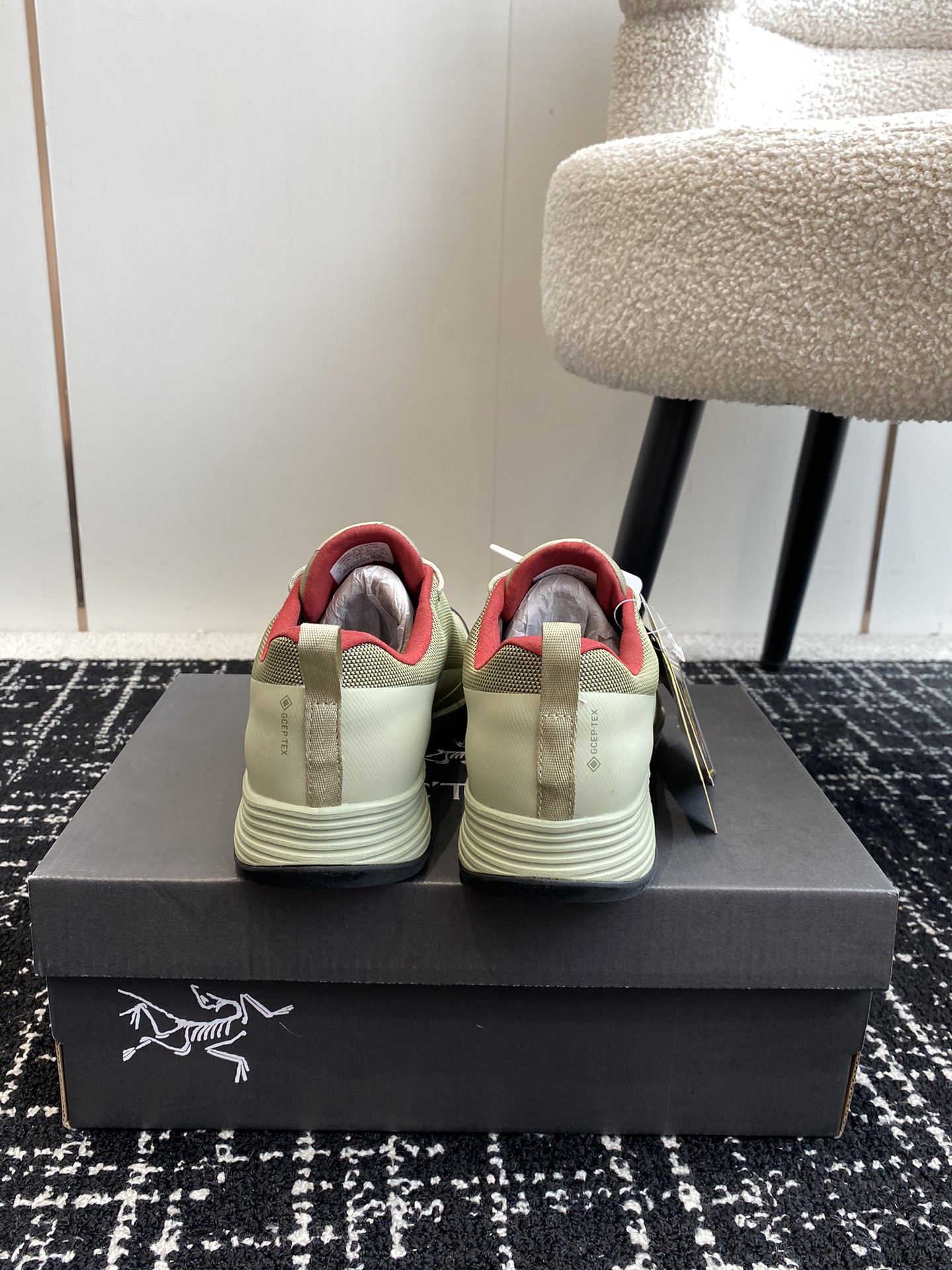 ARCTERYX Aeros FL Shoe: Synthetic Box Packaging, Torn-Proof Net, Vibram Sole. - 图片 8