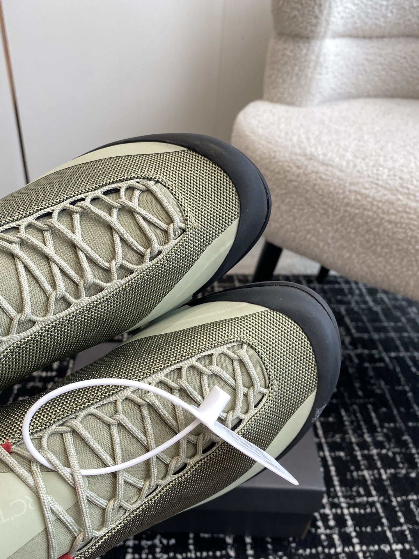 ARCTERYX Aeros FL Shoe: Synthetic Box Packaging, Torn-Proof Net, Vibram Sole. - 图片 5