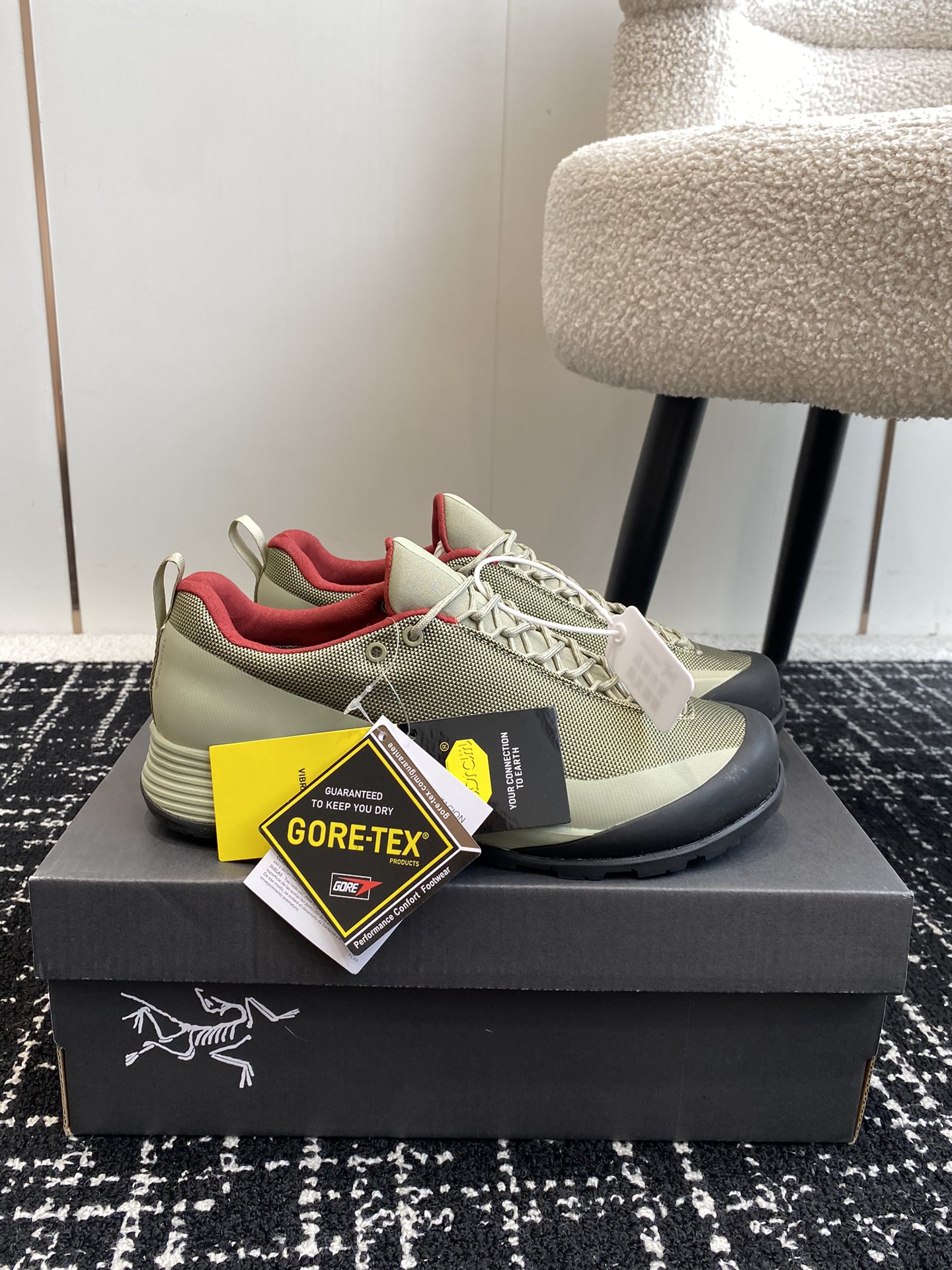 ARCTERYX Aeros FL Shoe: Synthetic Box Packaging, Torn-Proof Net, Vibram Sole. - 图片 2