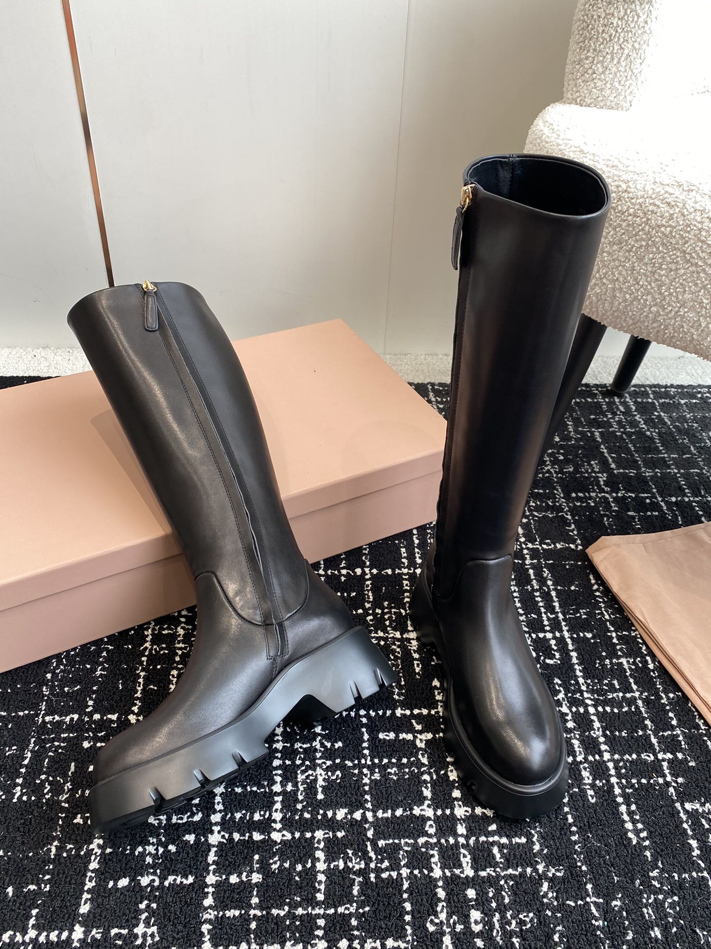 Gianvito Roses Thick Calfskin Boots: Hot Fall/Winter Trend in 2020 - 图片 4
