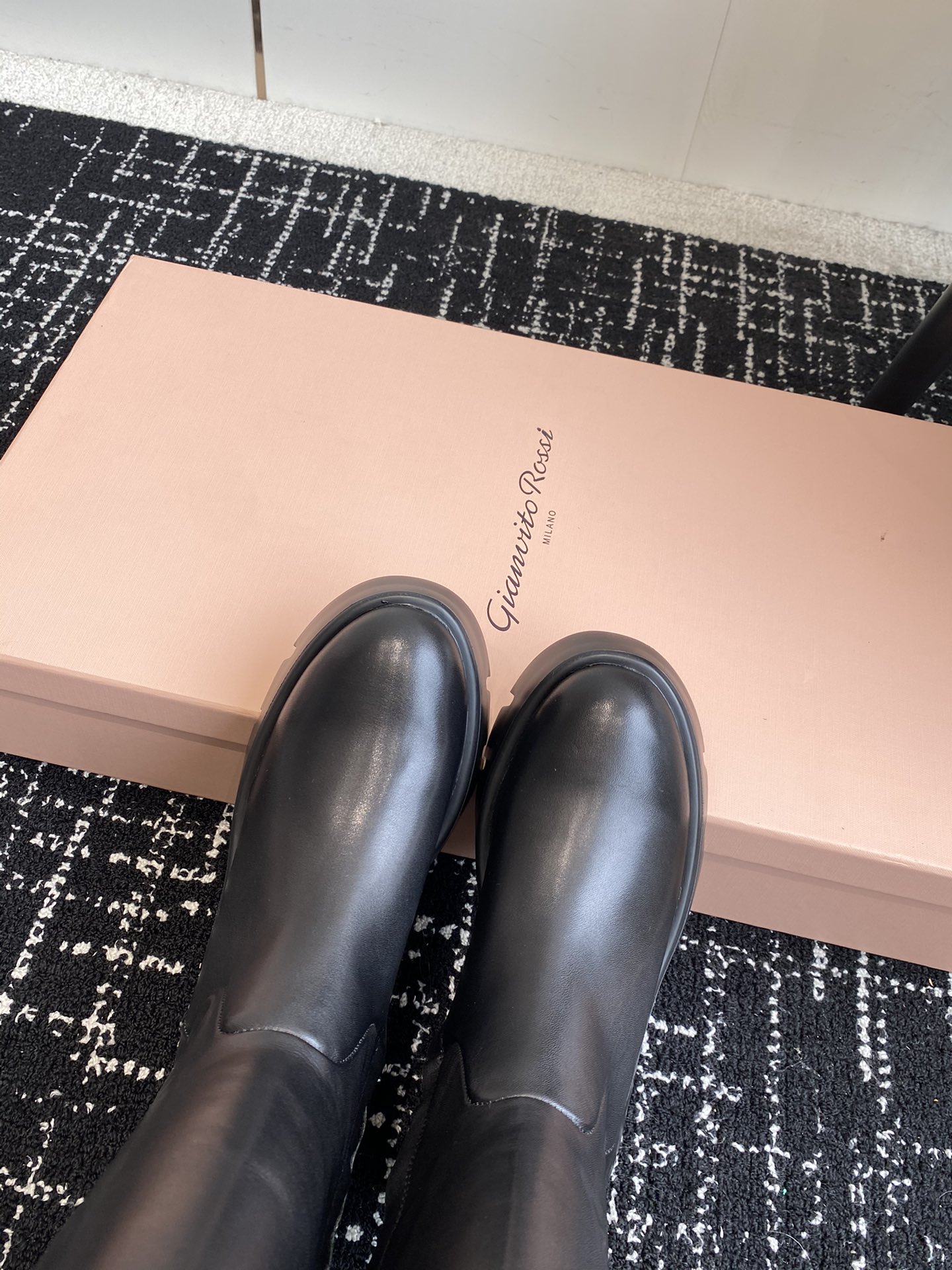 Gianvito Roses Thick Calfskin Boots: Hot Fall/Winter Trend in 2020 - 图片 7