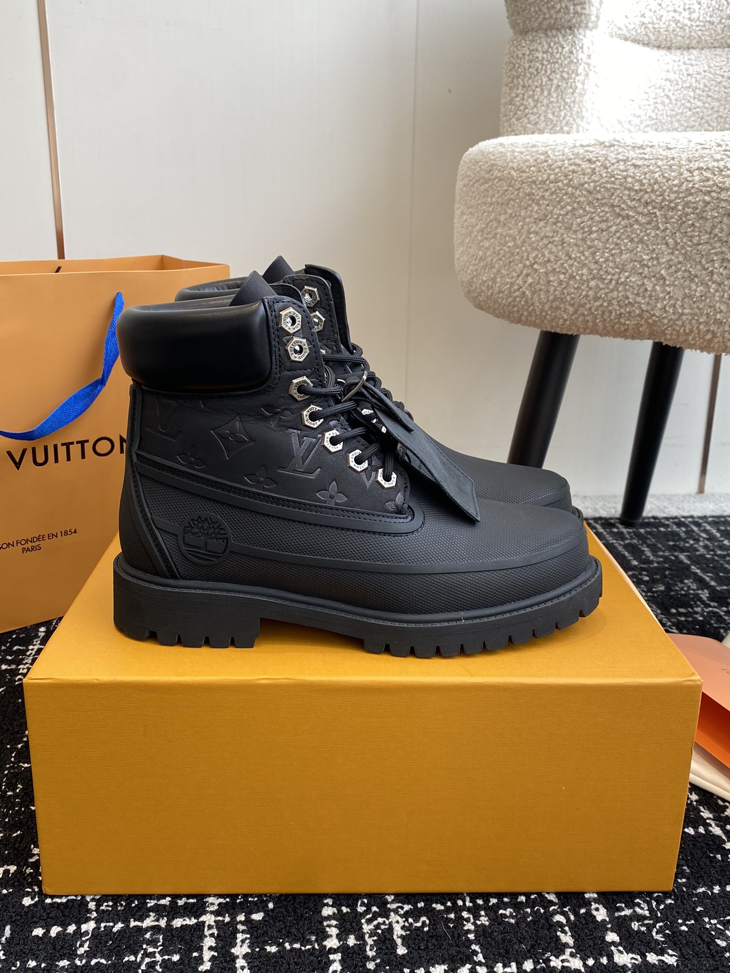 代购级（官网同步✈️盒包装）
LV x Timberland 添柏岚 联名款 老花 压花 大黄靴 及踝靴