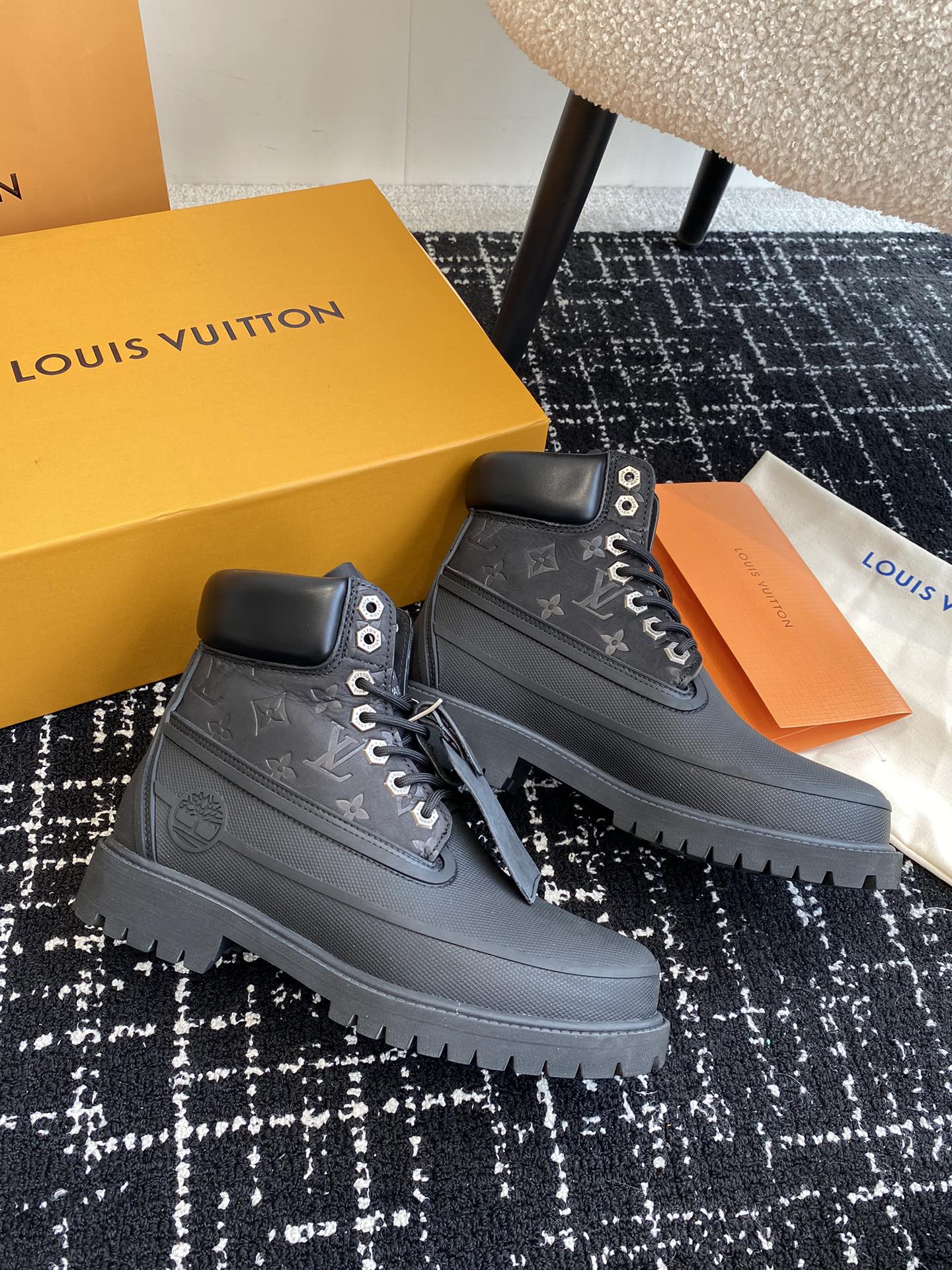 代购级（官网同步✈️盒包装）
LV x Timberland 添柏岚 联名款 老花 压花 大黄靴 及踝靴