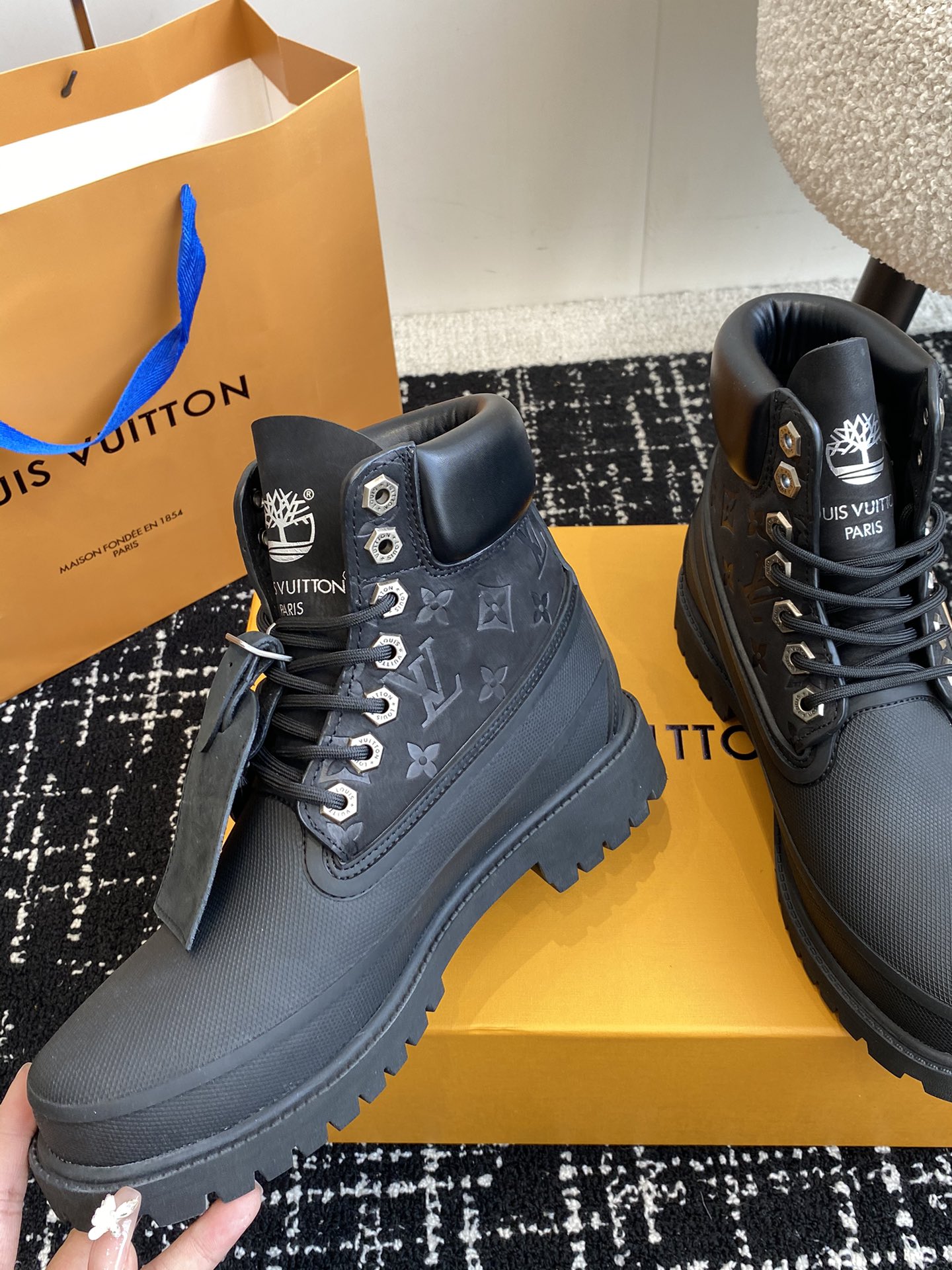 代购级（官网同步✈️盒包装）
LV x Timberland 添柏岚 联名款 老花 压花 大黄靴 及踝靴