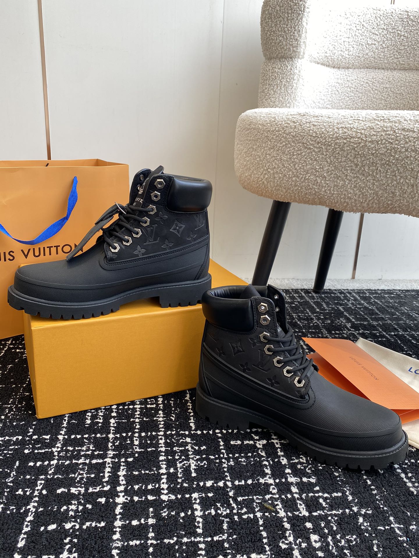 代购级（官网同步✈️盒包装）
LV x Timberland 添柏岚 联名款 老花 压花 大黄靴 及踝靴