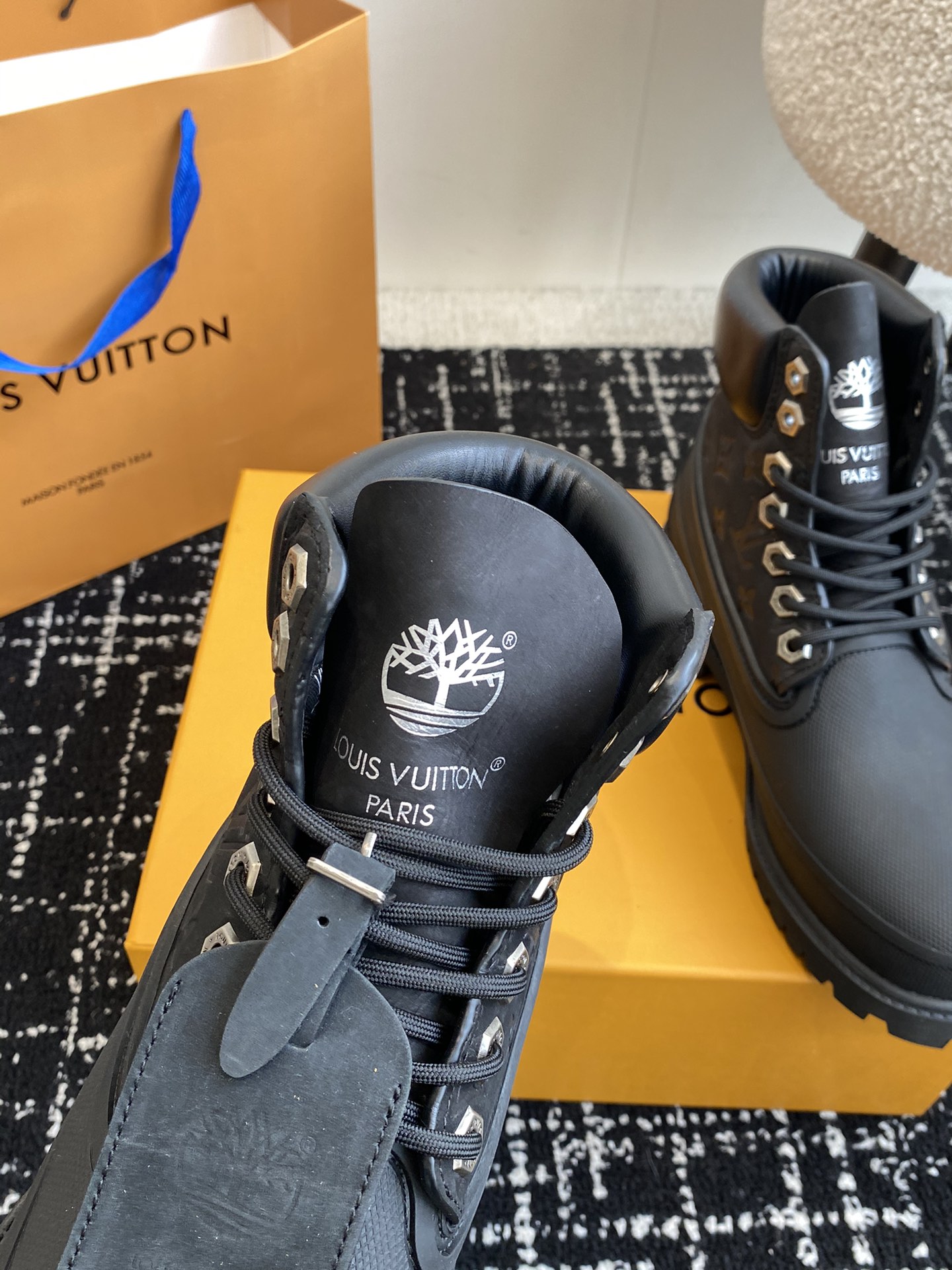 代购级（官网同步✈️盒包装）
LV x Timberland 添柏岚 联名款 老花 压花 大黄靴 及踝靴