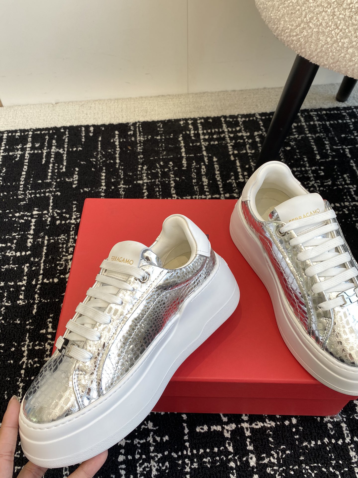 Ferragmo 651: Innovative Design with High-Quality Materials and Unique Details - 图片 5