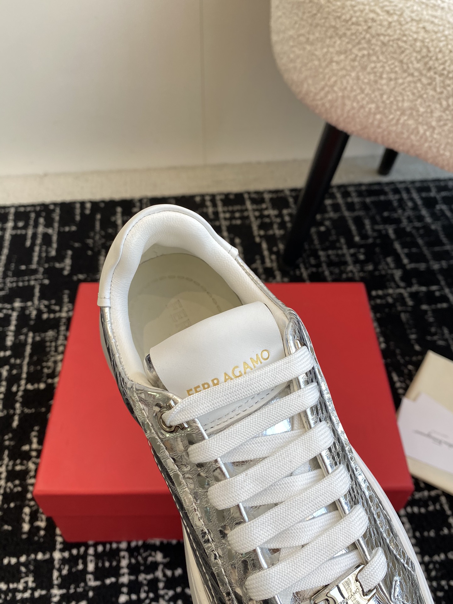 Ferragmo 651: Innovative Design with High-Quality Materials and Unique Details - 图片 6