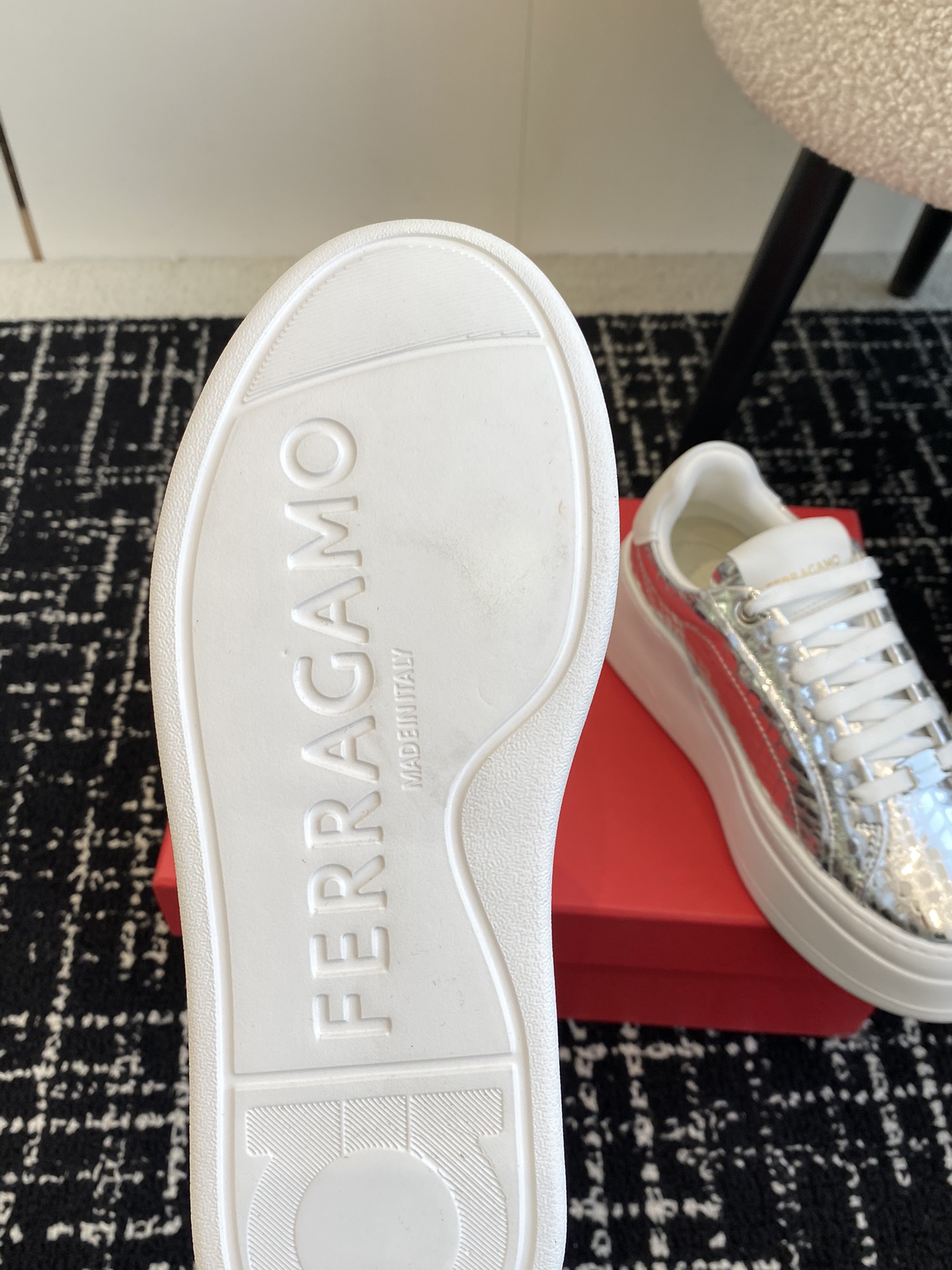 Ferragmo 651: Innovative Design with High-Quality Materials and Unique Details - 图片 8