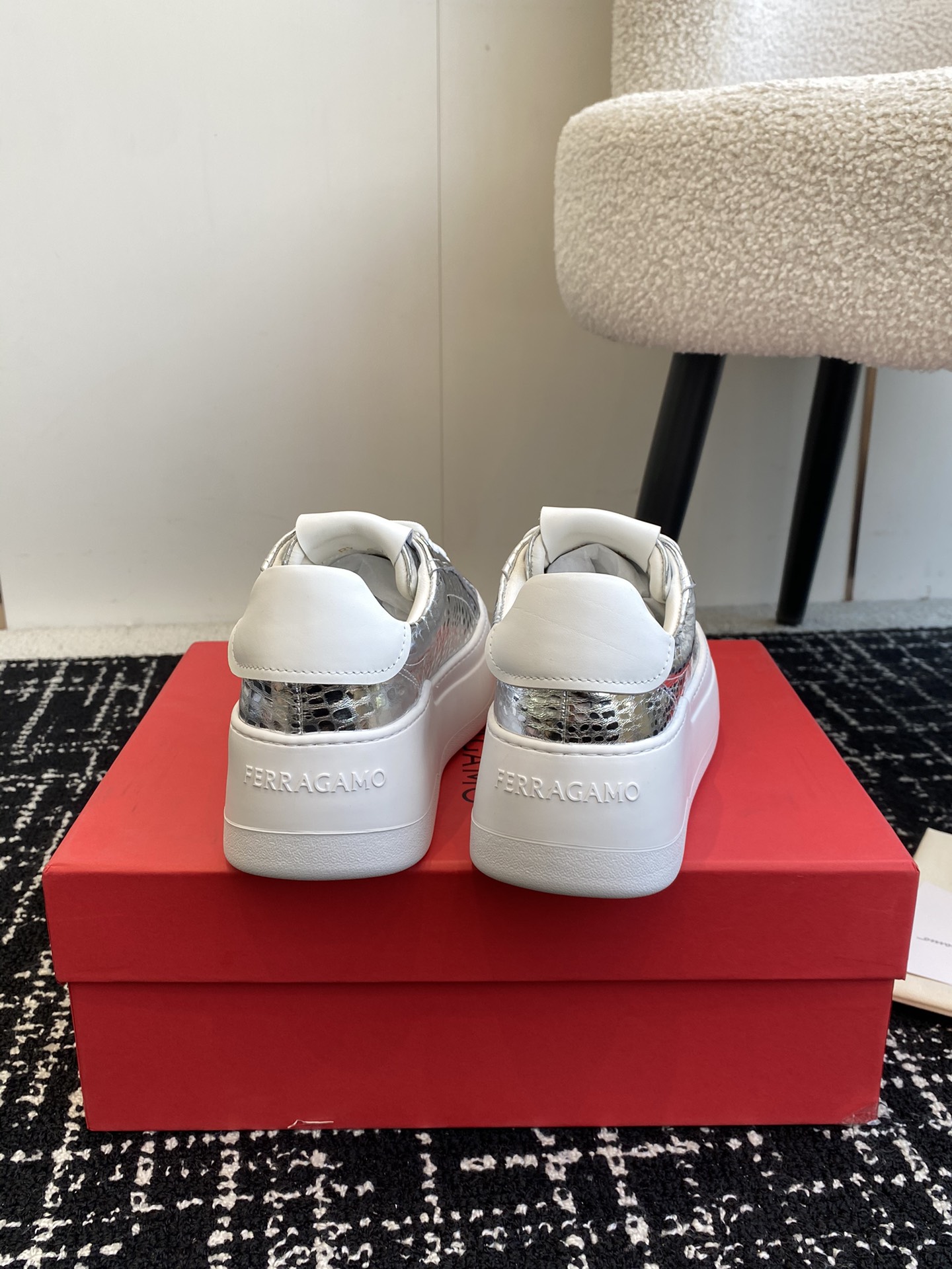 Ferragmo 651: Innovative Design with High-Quality Materials and Unique Details - 图片 7