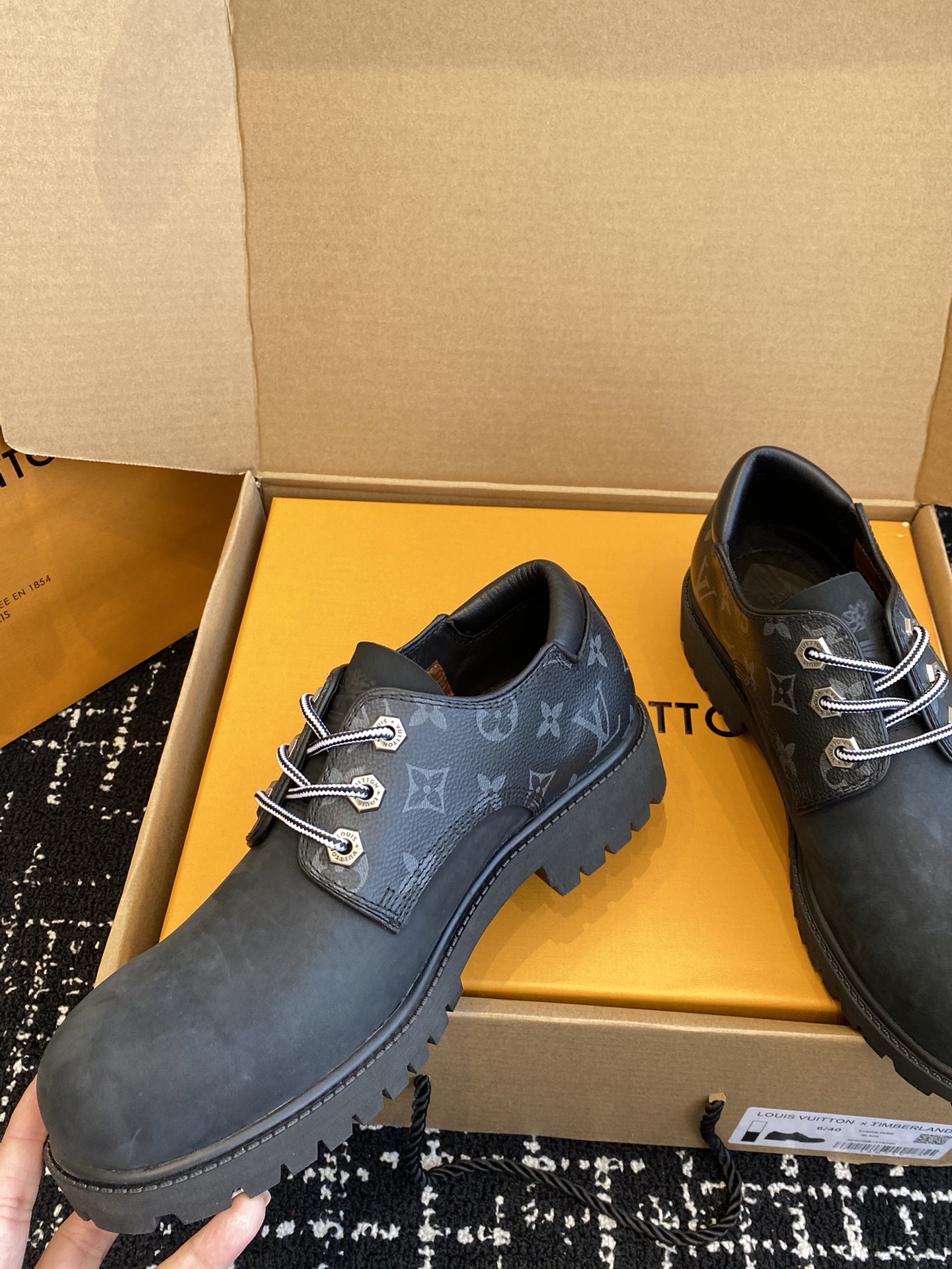 代购级
LV x Timberland 添柏岚 联名款 低帮压花 男款乐福鞋

LV x Timberl