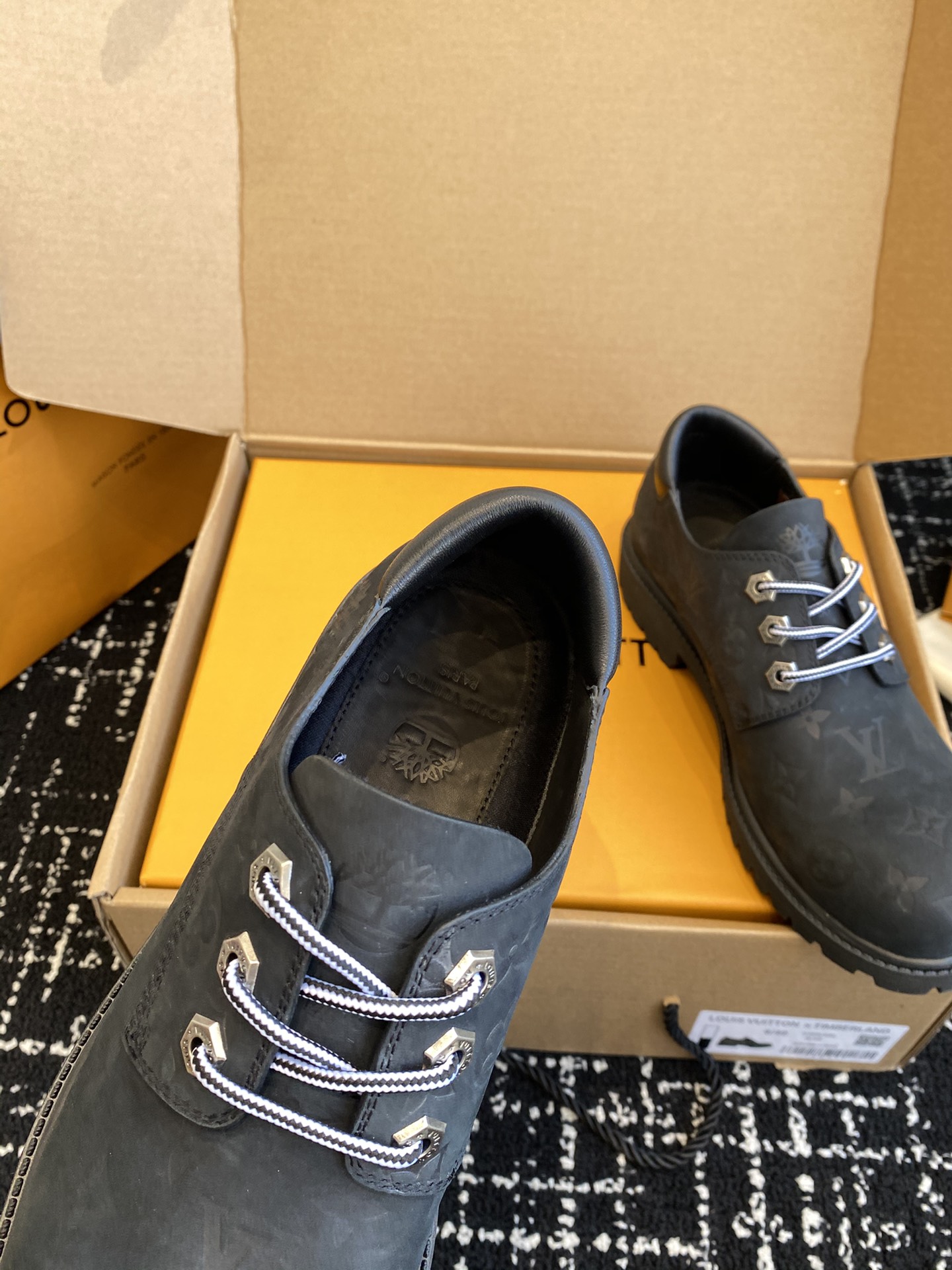 代购级
LV x Timberland 添柏岚 联名款 低帮压花 男款乐福鞋

LV x Timberl