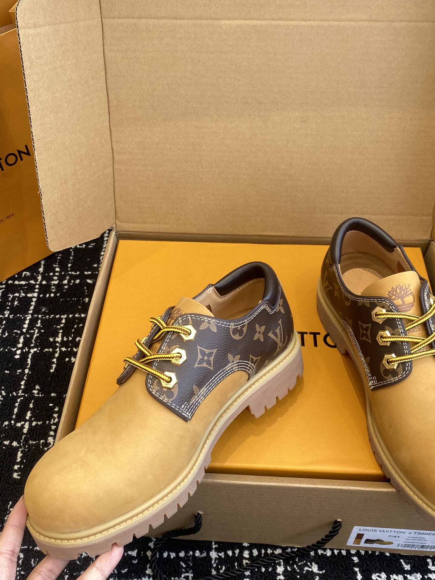 代购级
LV x Timberland 添柏岚 联名款 低帮压花 男款乐福鞋

LV x Timberl