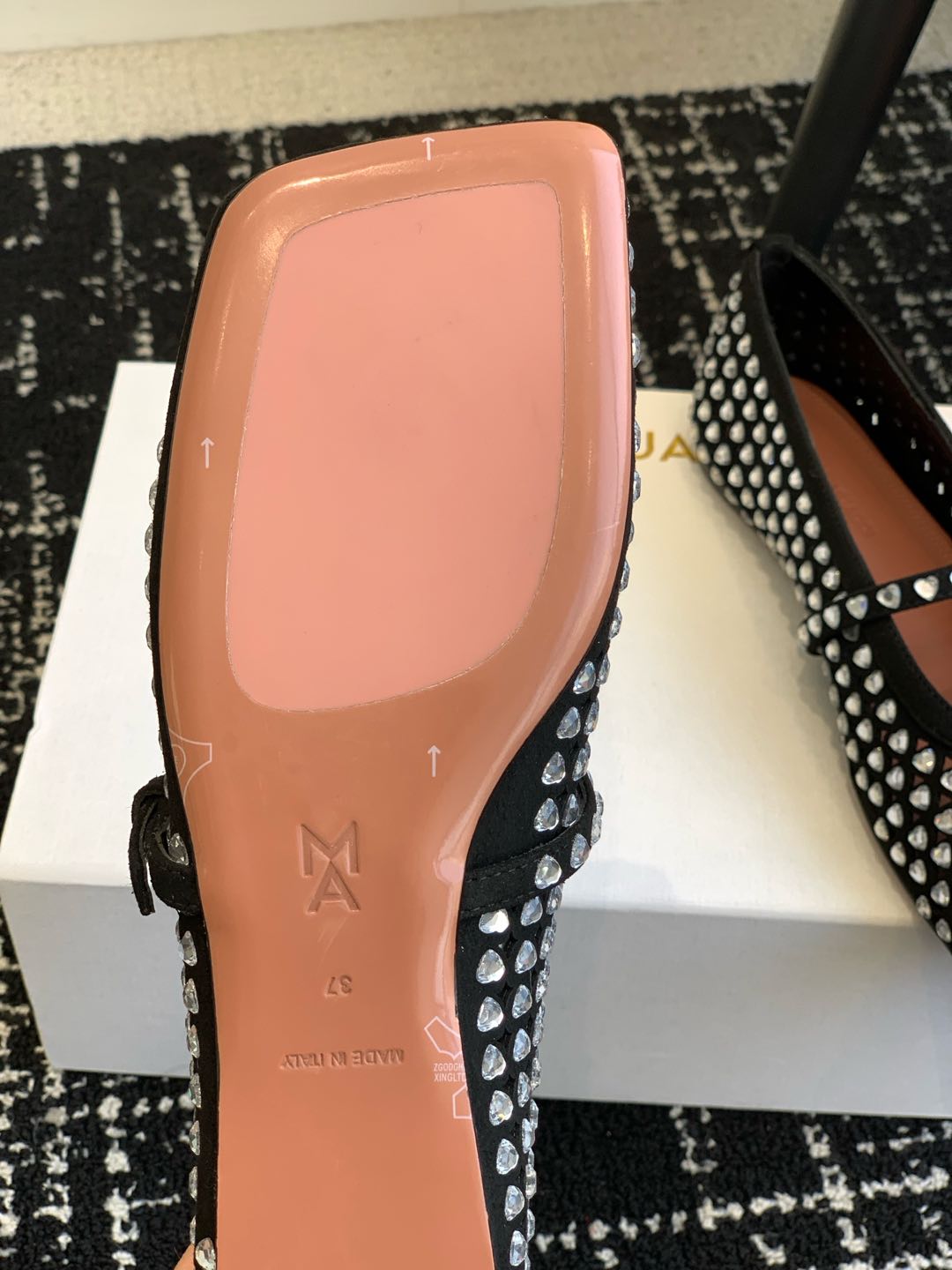 Fashion Highlights: Amina Muaddi’s 25SS Collection and Unique Ballet Shoes - 图片 9