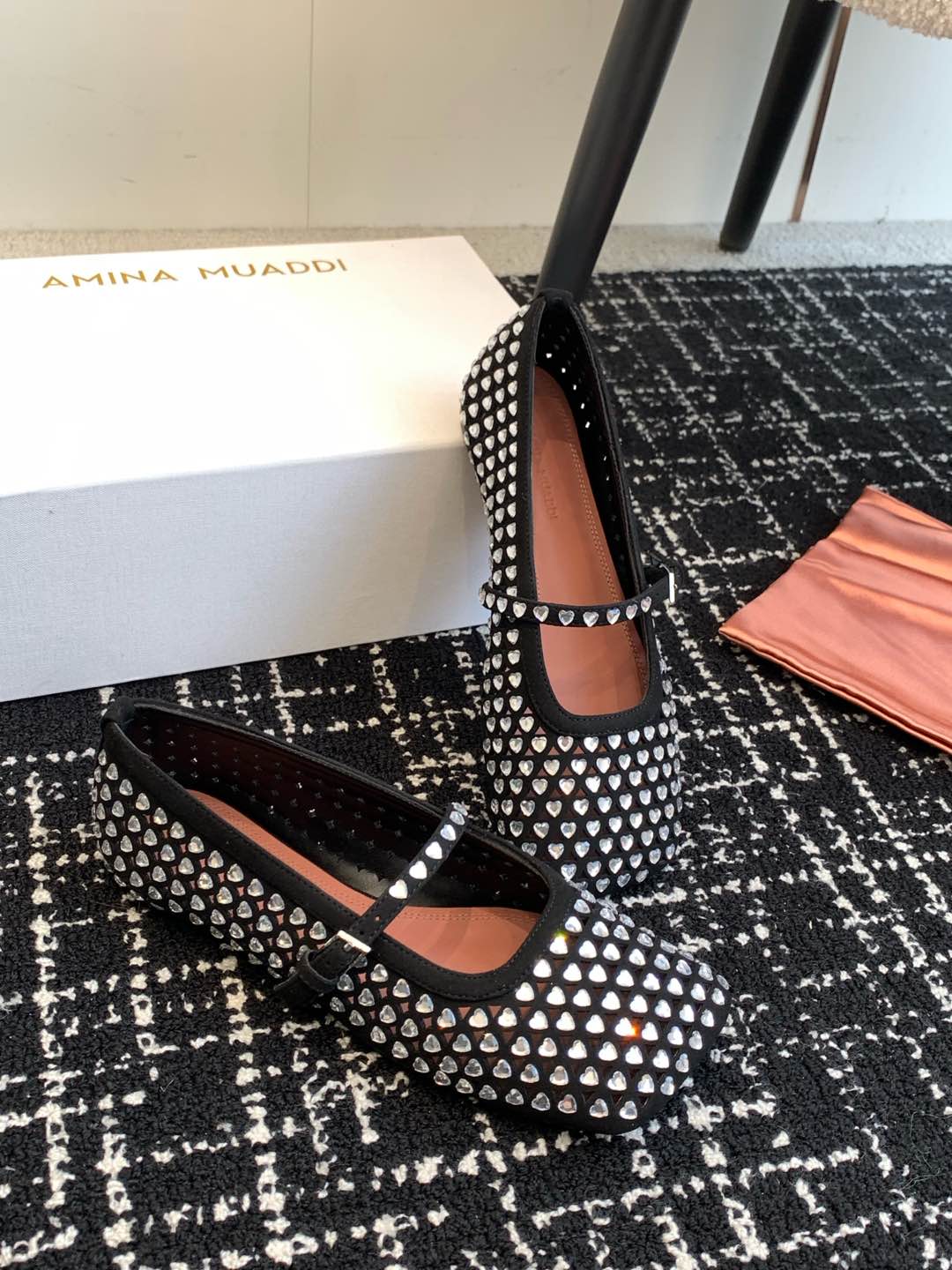 Fashion Highlights: Amina Muaddi’s 25SS Collection and Unique Ballet Shoes - 图片 3