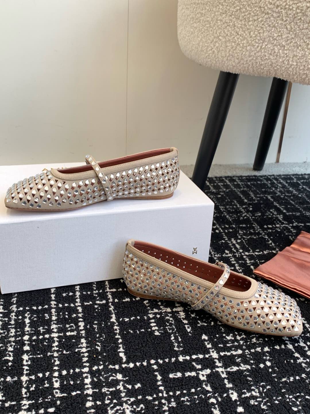 Fashion Highlights: Amina Muaddi’s 25SS Collection Featuring Ballet Shoes - 图片 4