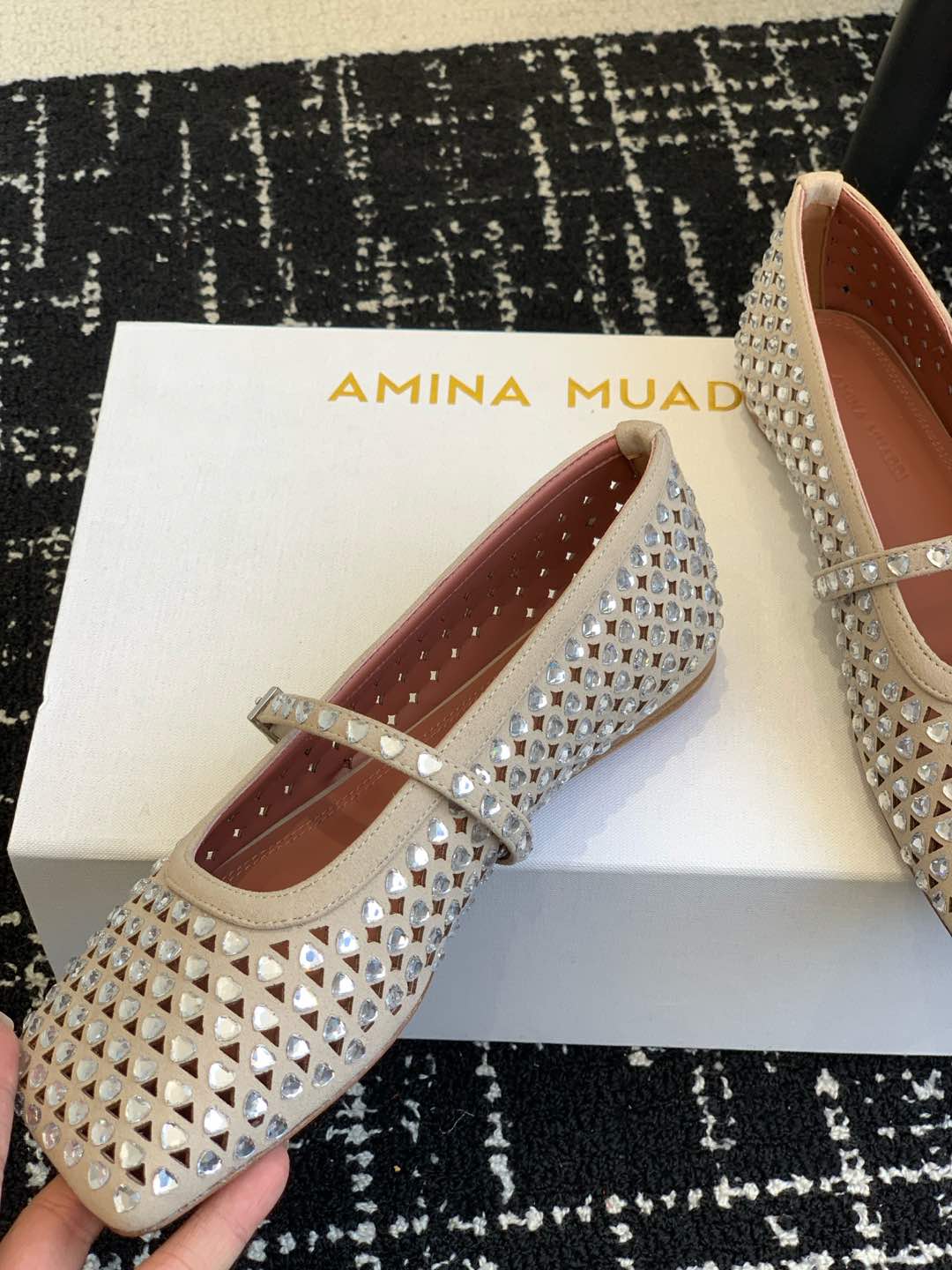 Fashion Highlights: Amina Muaddi’s 25SS Collection Featuring Ballet Shoes - 图片 6