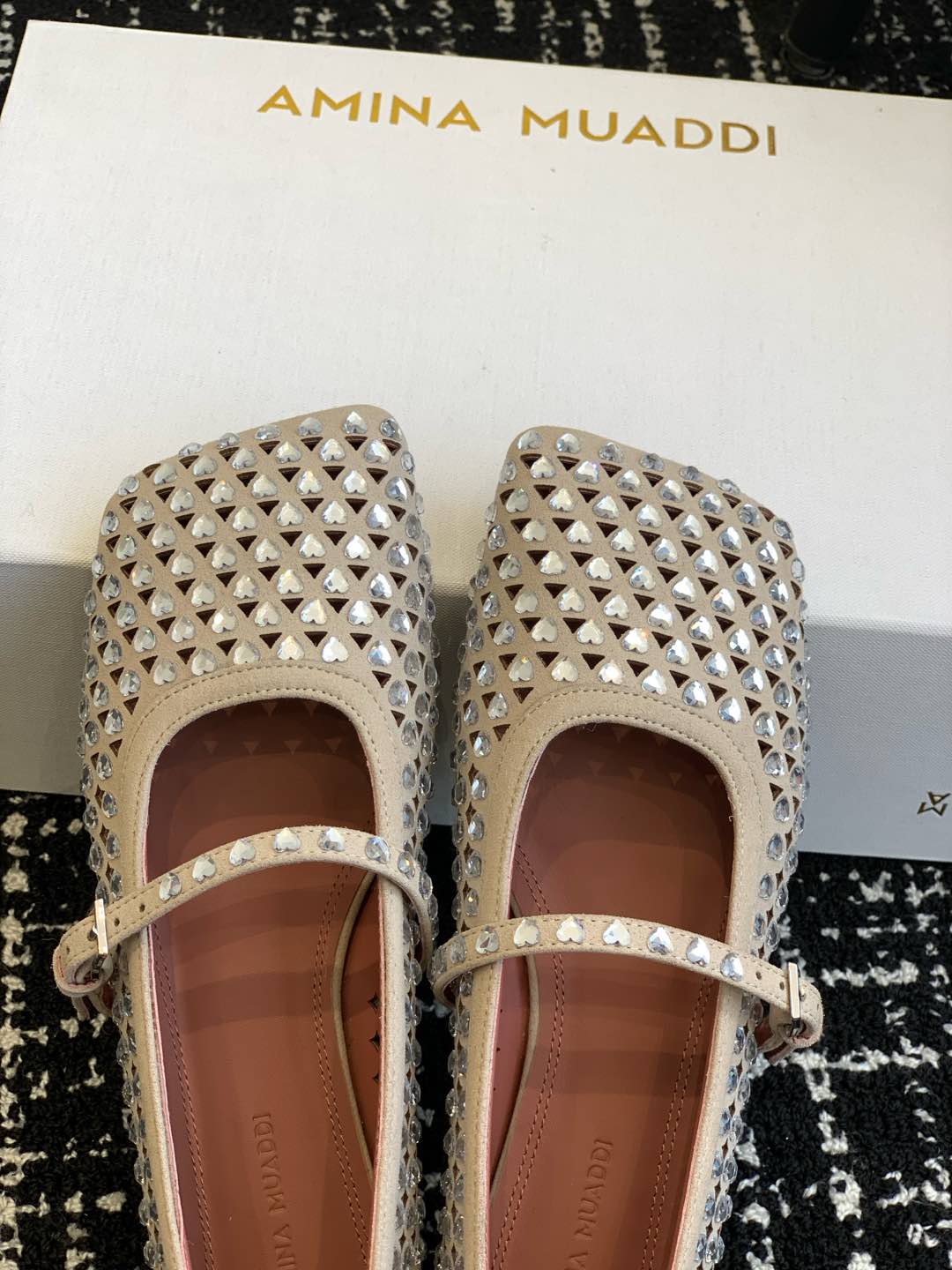 Fashion Highlights: Amina Muaddi’s 25SS Collection Featuring Ballet Shoes - 图片 5