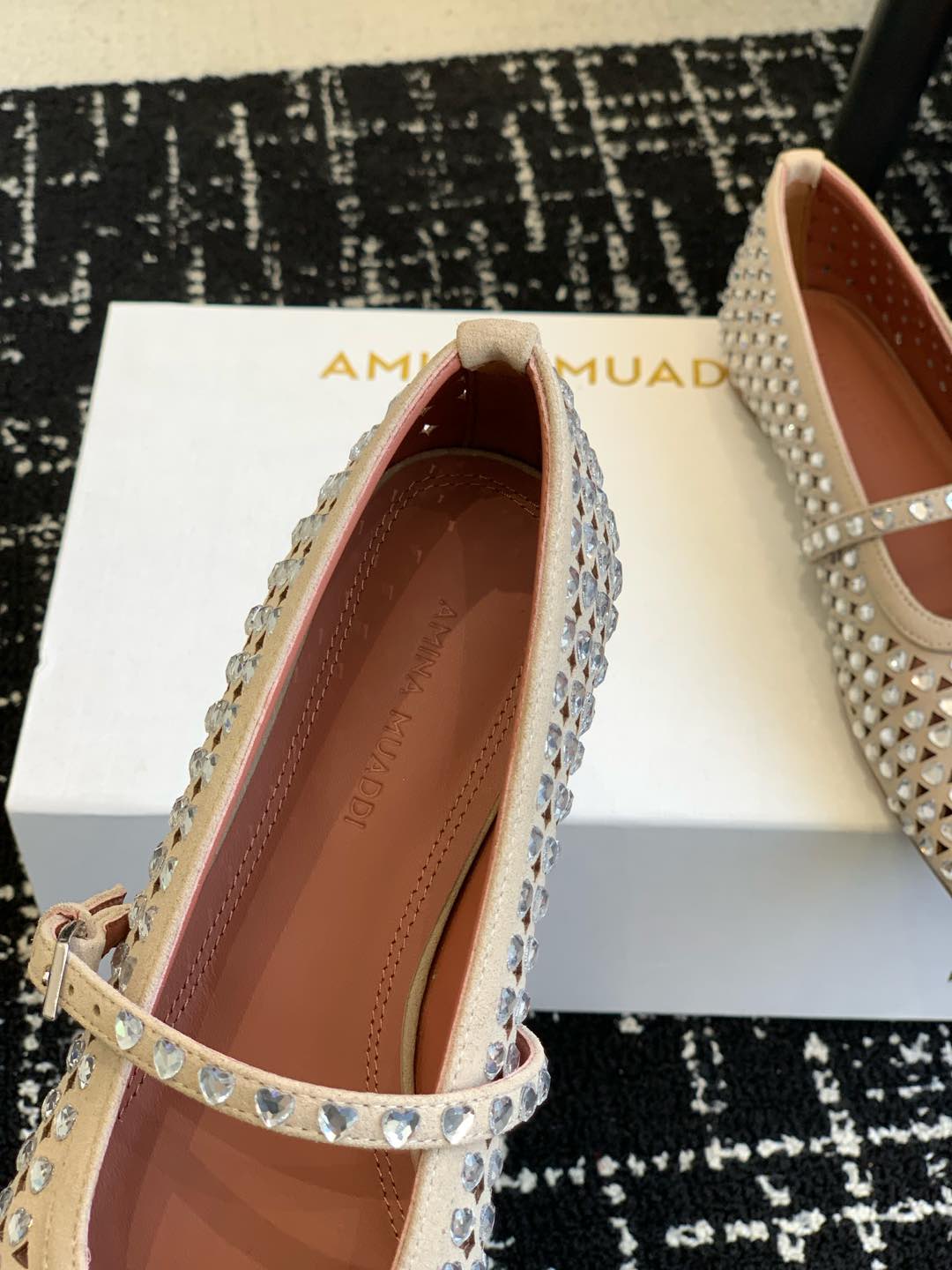 Fashion Highlights: Amina Muaddi’s 25SS Collection Featuring Ballet Shoes - 图片 7