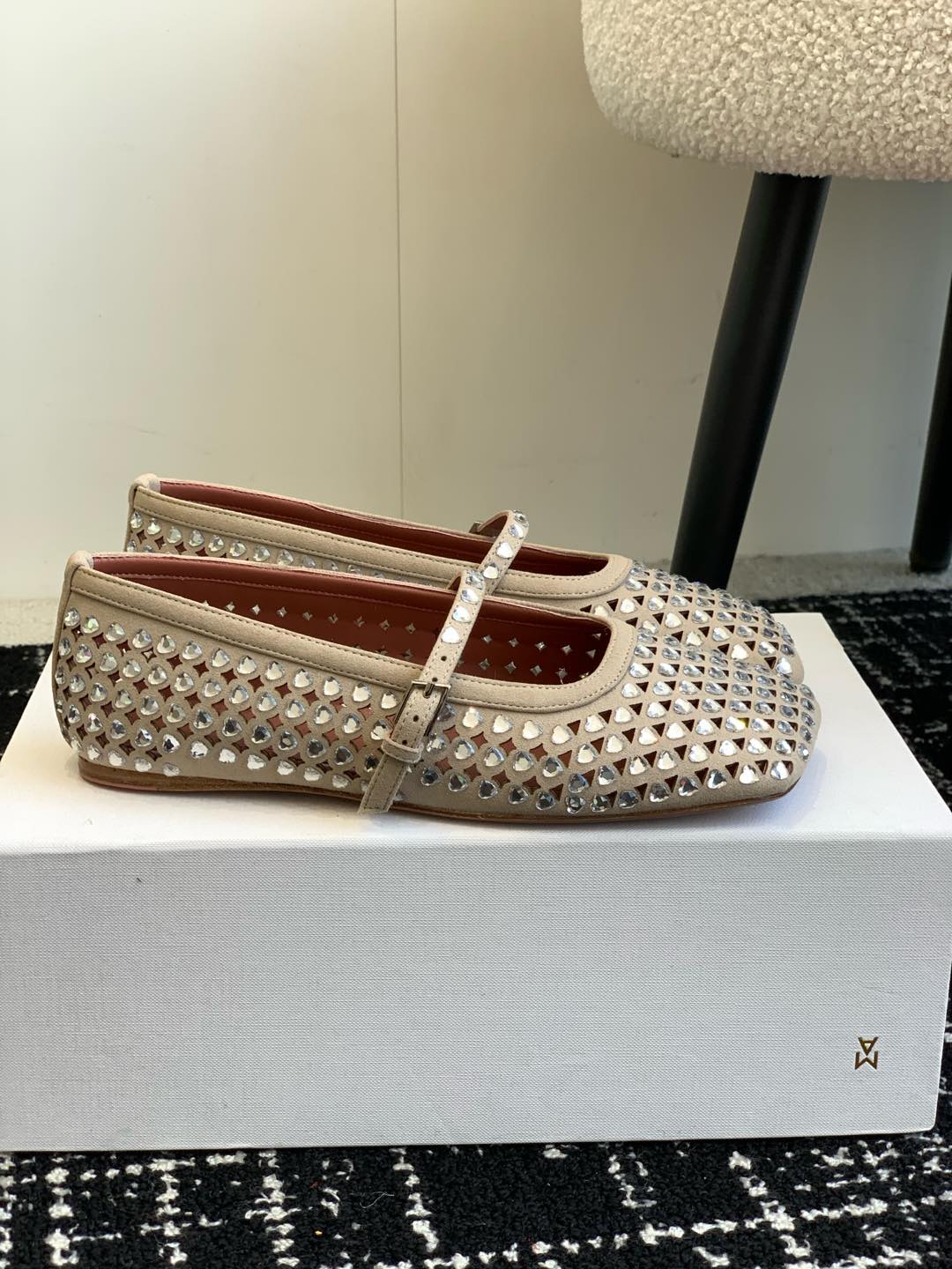 Fashion Highlights: Amina Muaddi’s 25SS Collection Featuring Ballet Shoes - 图片 2
