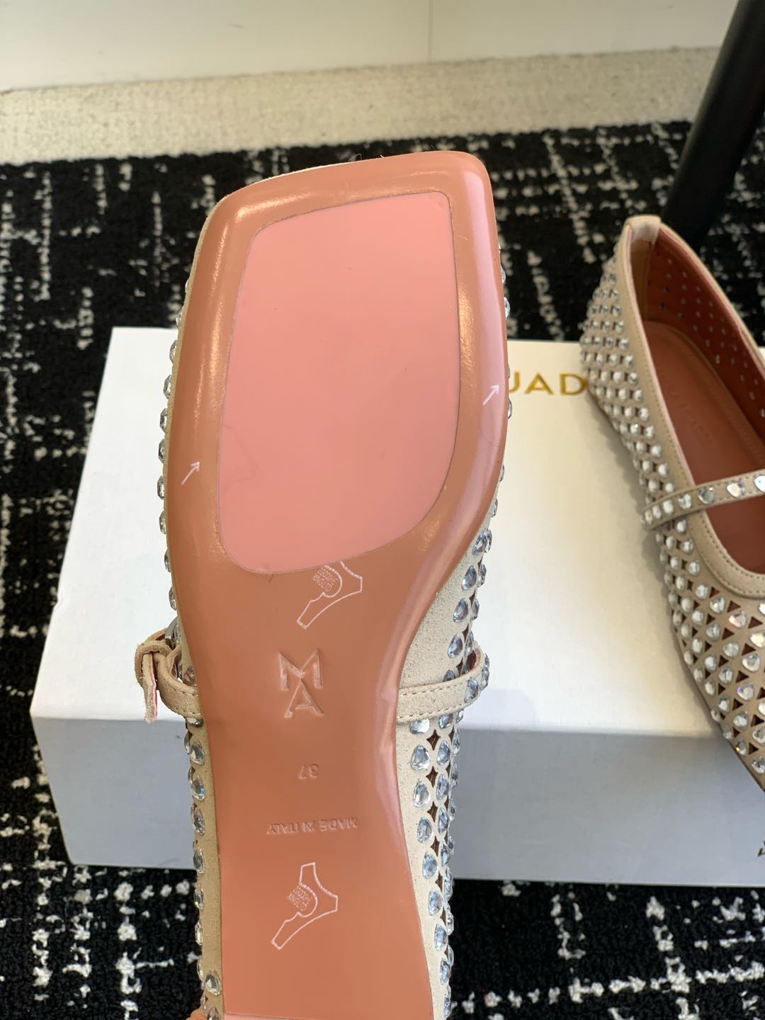 Fashion Highlights: Amina Muaddi’s 25SS Collection Featuring Ballet Shoes - 图片 9