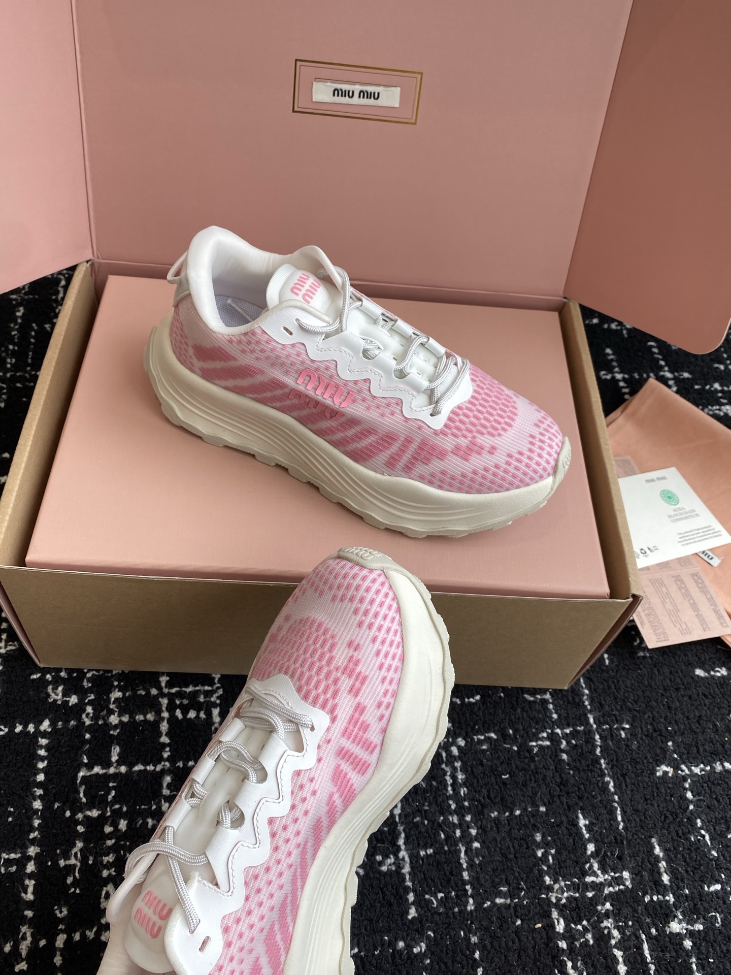 代购级（⚠️官网同步✈️盒包装）
Miu Miu 缪缪25ss 最新款美式 情侣款 老爹鞋 运动鞋 

