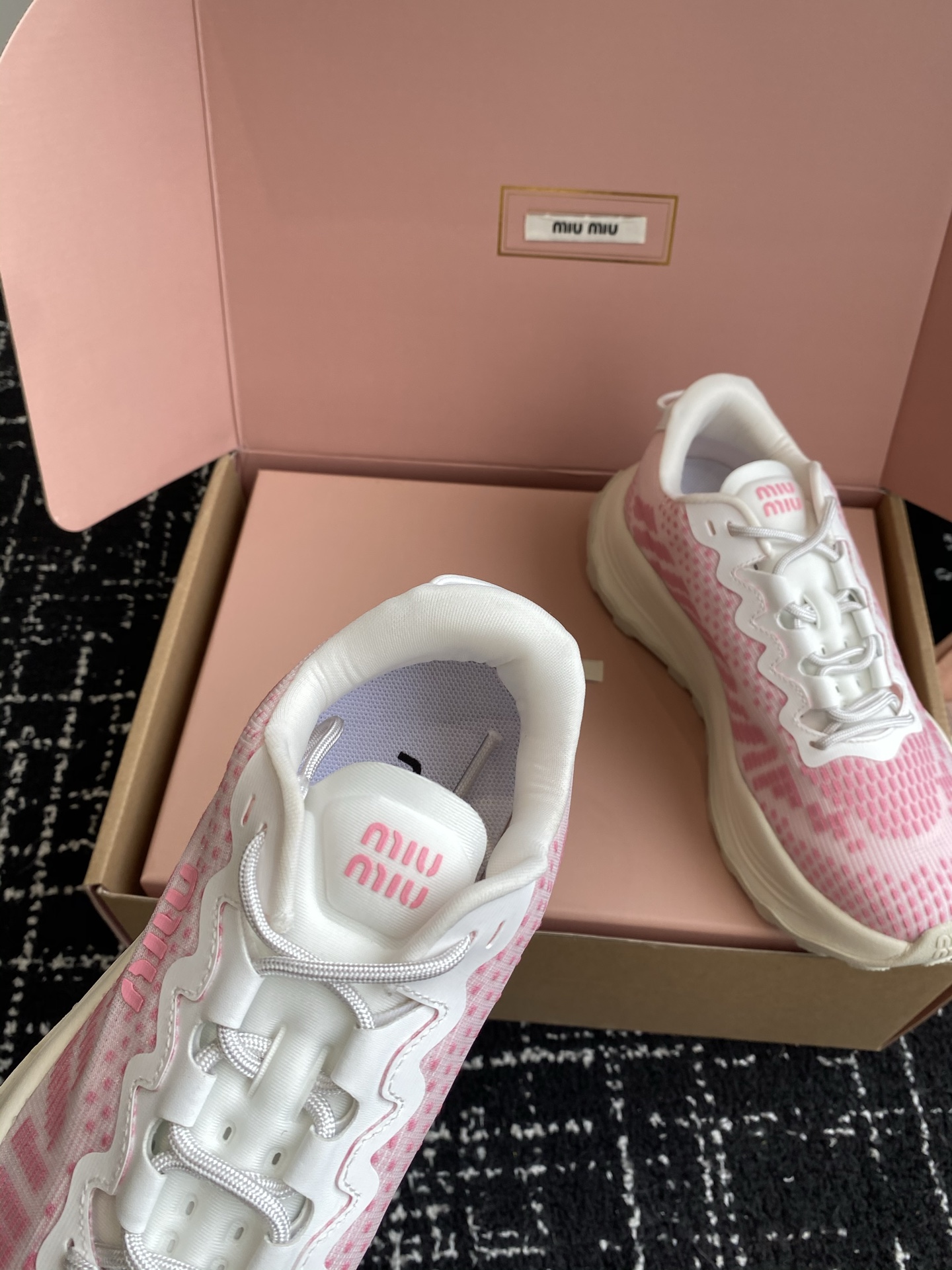 代购级（⚠️官网同步✈️盒包装）
Miu Miu 缪缪25ss 最新款美式 情侣款 老爹鞋 运动鞋 

