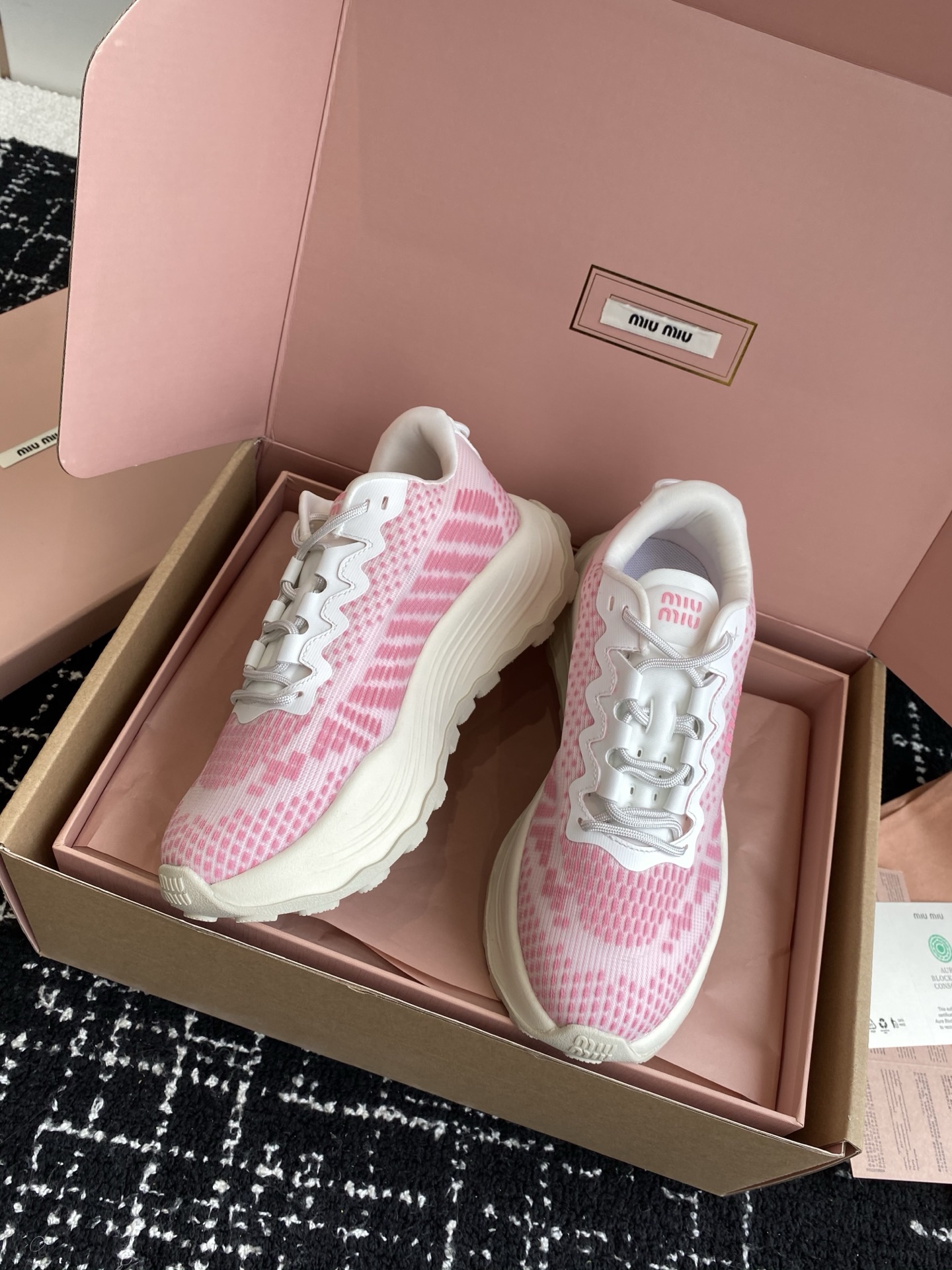 代购级（⚠️官网同步✈️盒包装）
Miu Miu 缪缪25ss 最新款美式 情侣款 老爹鞋 运动鞋 


