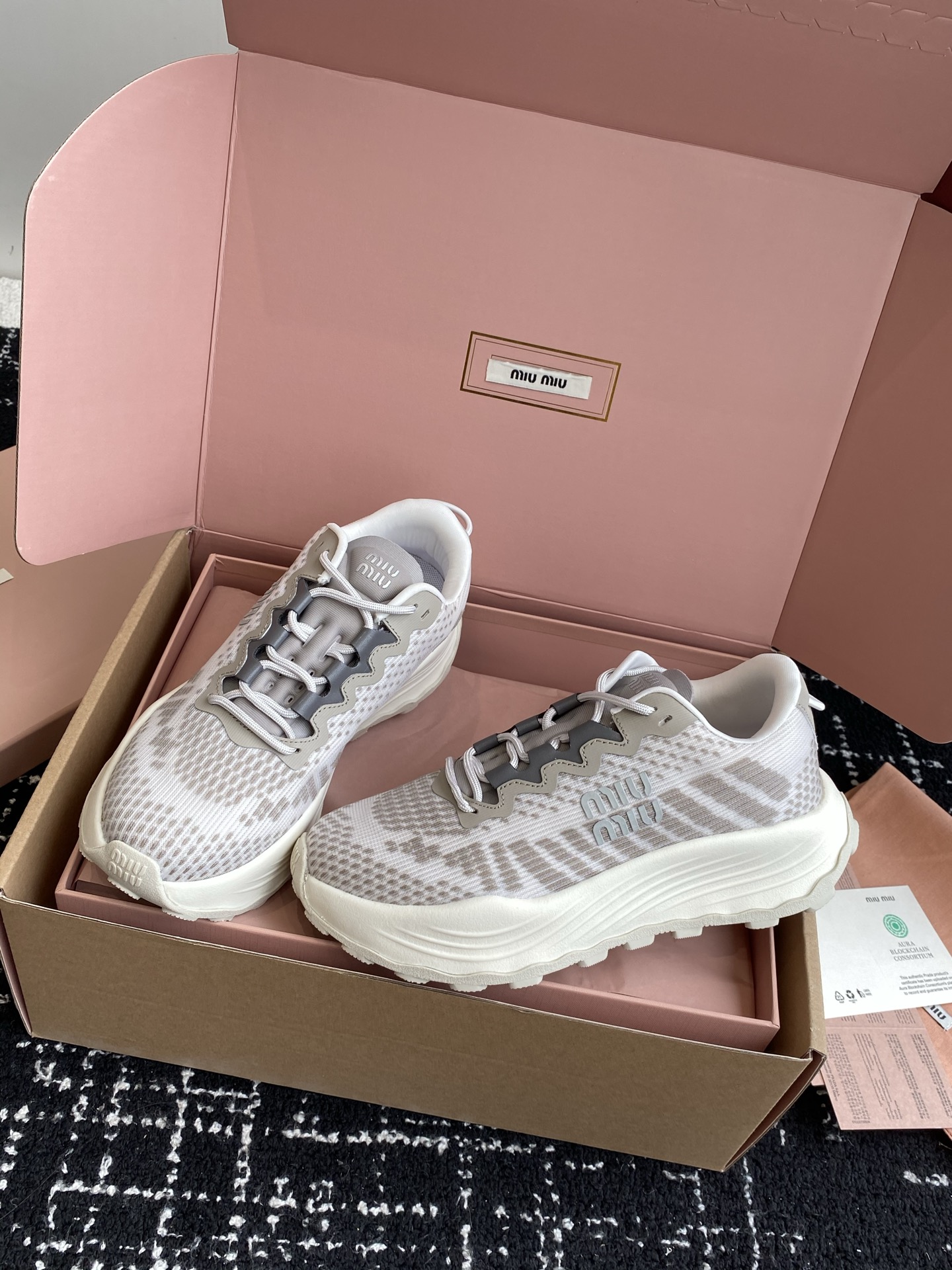 代购级（⚠️官网同步✈️盒包装）
Miu Miu 缪缪25ss 最新款美式 情侣款 老爹鞋 运动鞋 


