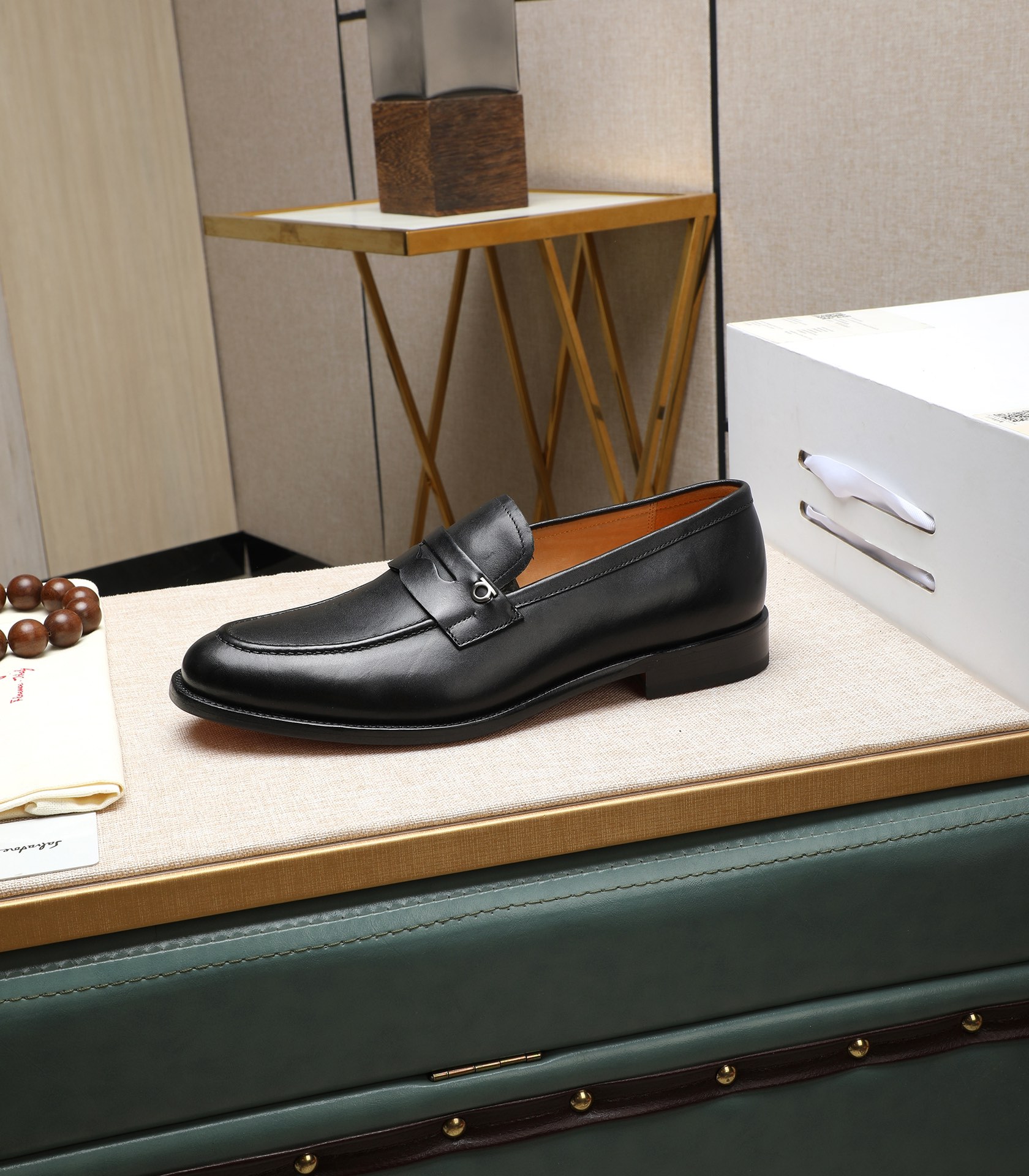 Salvatore Ferragamo Men's Black Leather Loafers - Classic Style & Comfort 7 i1710920956 222 6