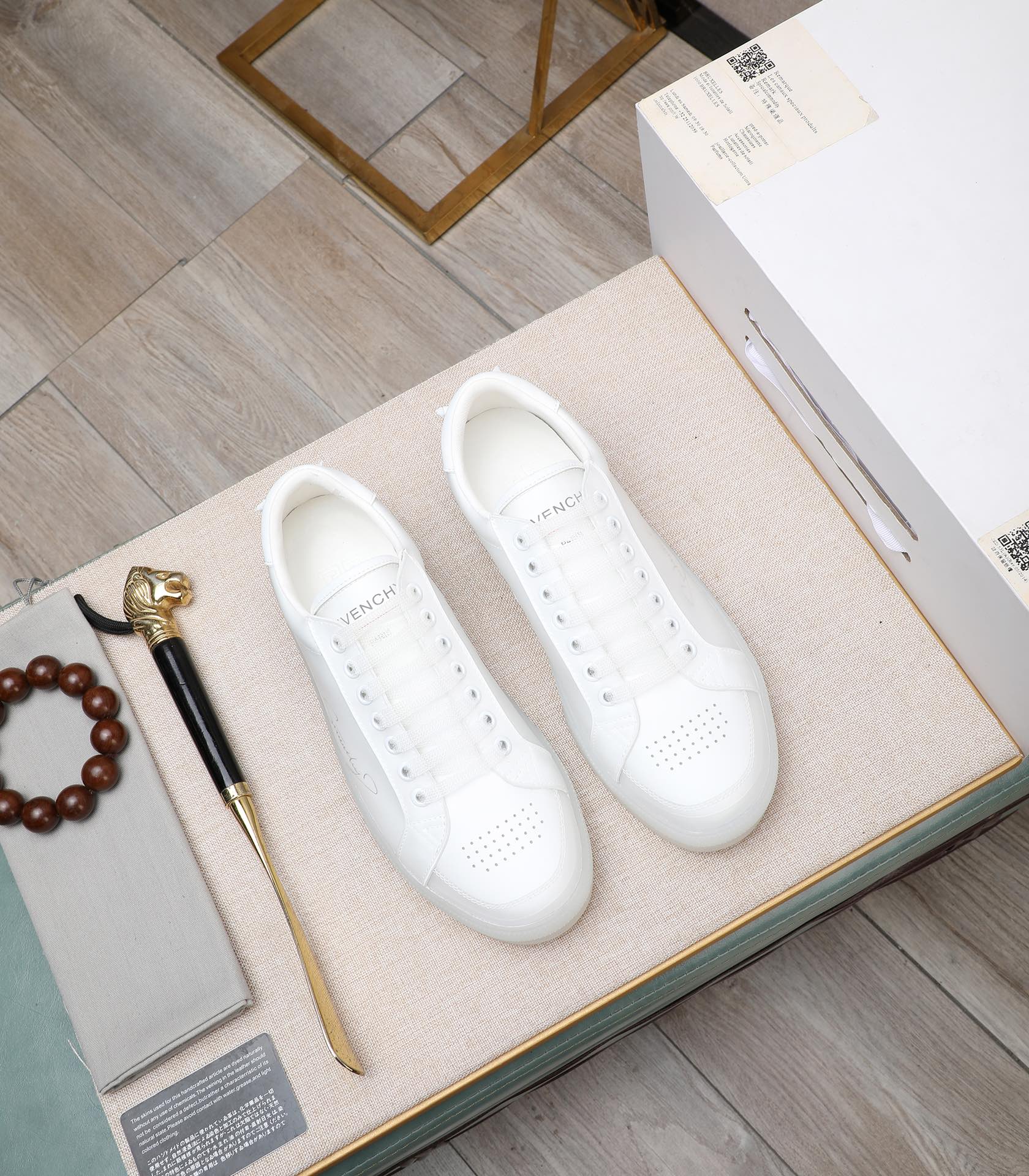 Givenchy White Leather Sneakers Classic Lace-Up Design, Size 38-44 1 Givenchy White Leather Sneakers Classic Lace-Up Design, Size 38-44