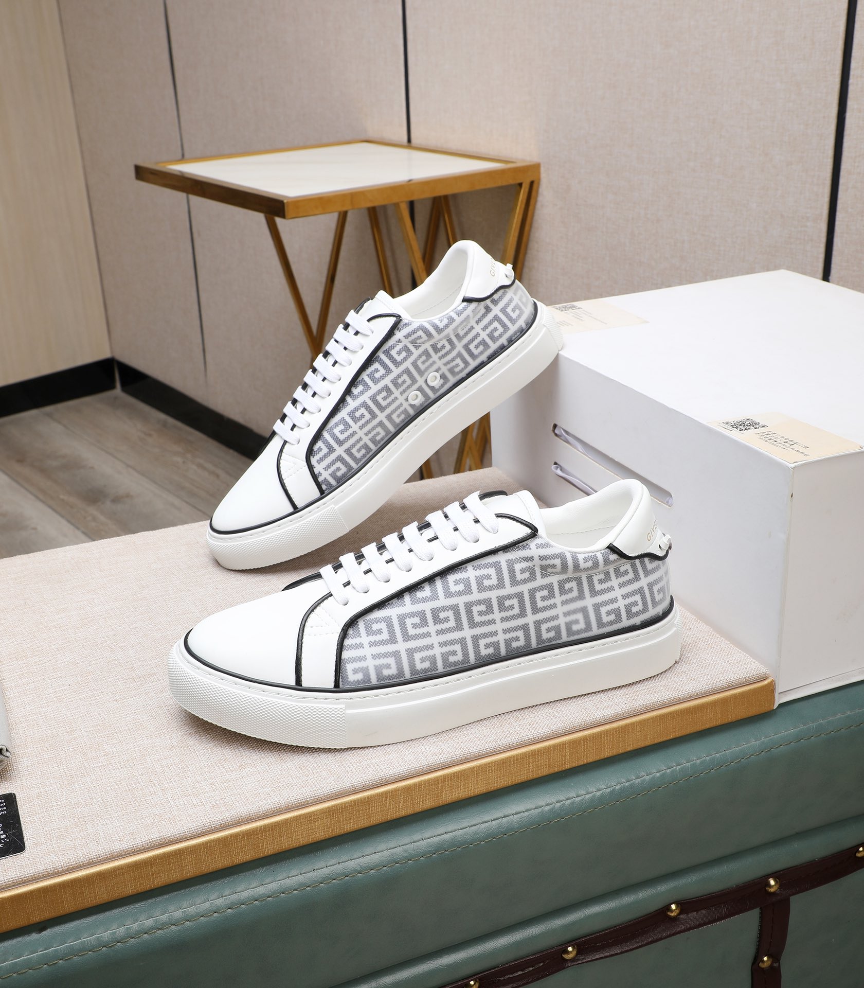 Givenchy Casual Sneakers White Leather for Men, Comfortable and Stylish 4 i1732862418 6484 5